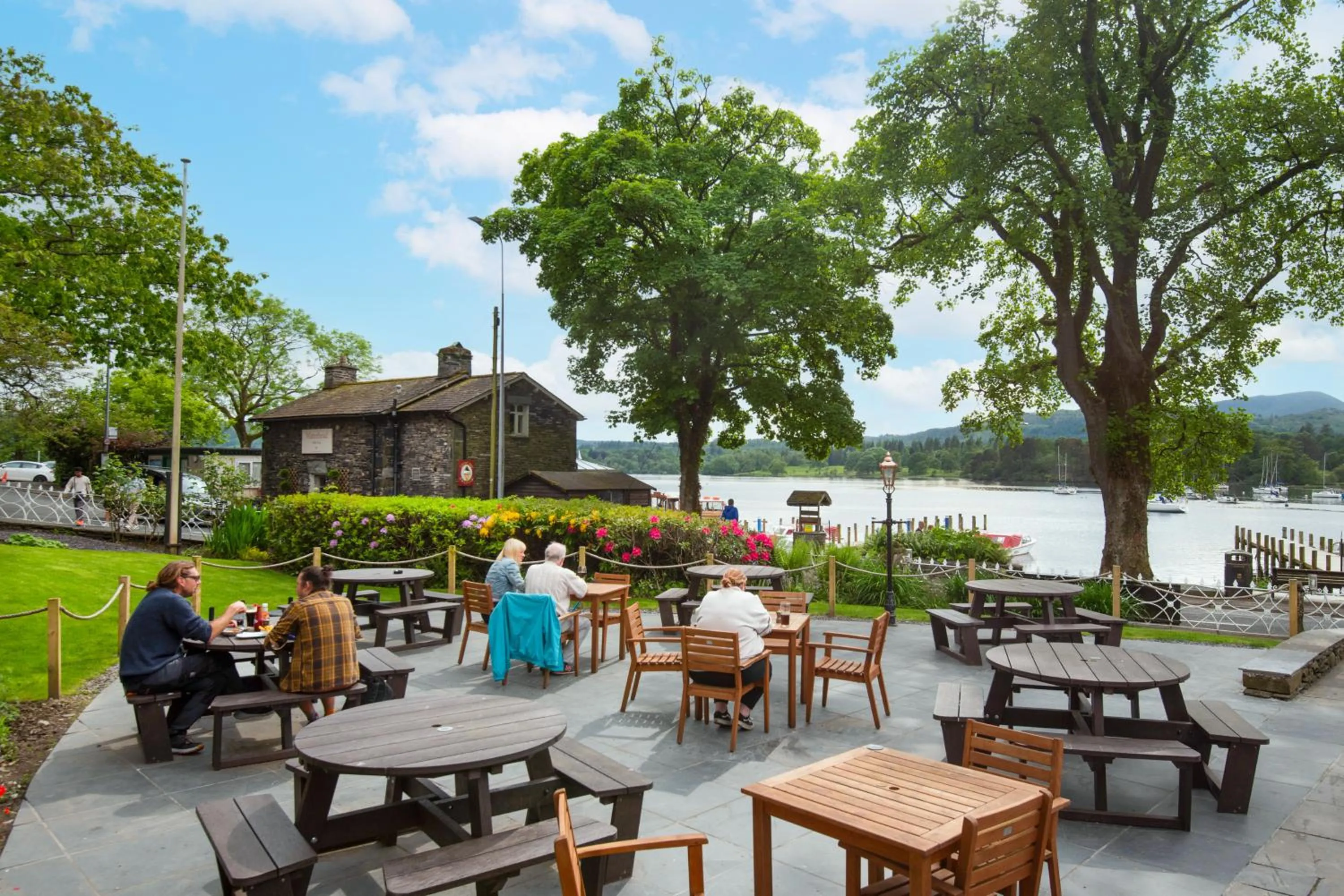 Restaurant/places to eat in The Waterhead Inn- The Inn Collection Group