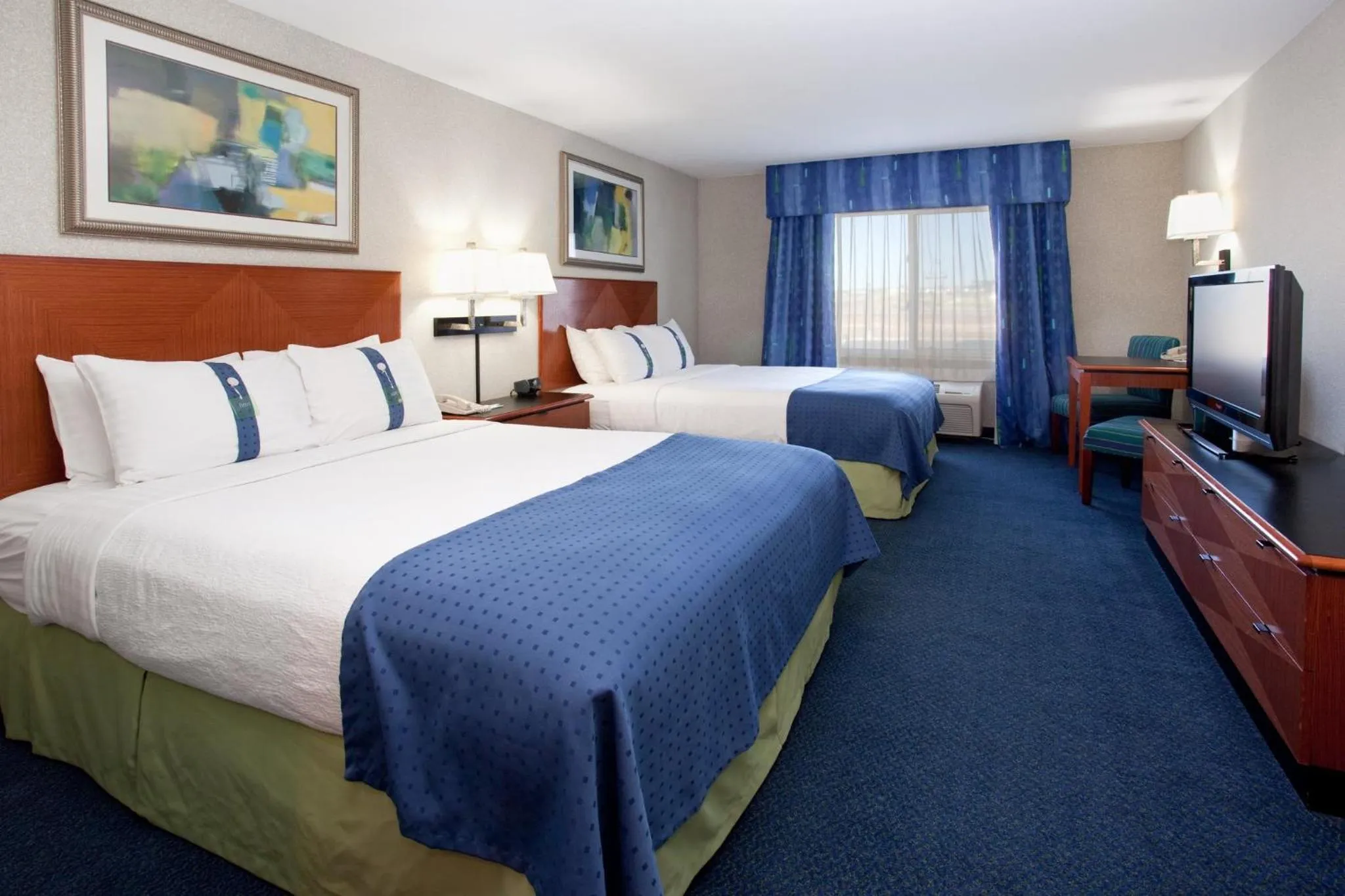 Photo of the whole room, Bed in Holiday Inn Rock Springs by IHG