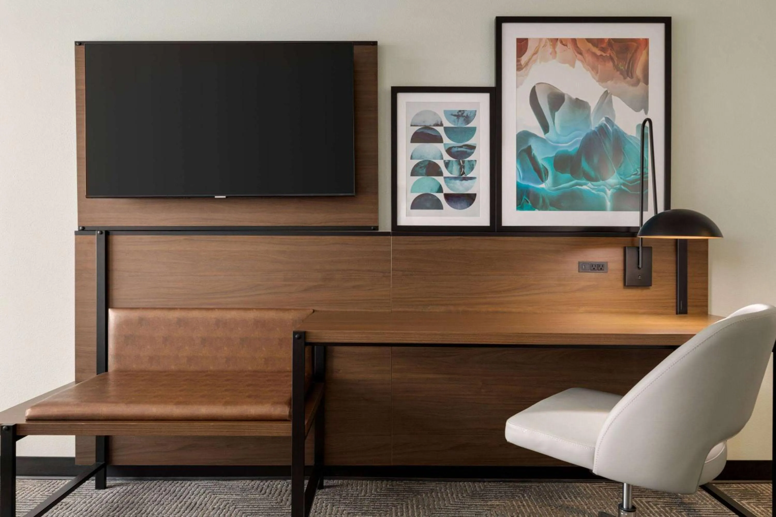 Photo of the whole room in Wingate by Wyndham Green Bay