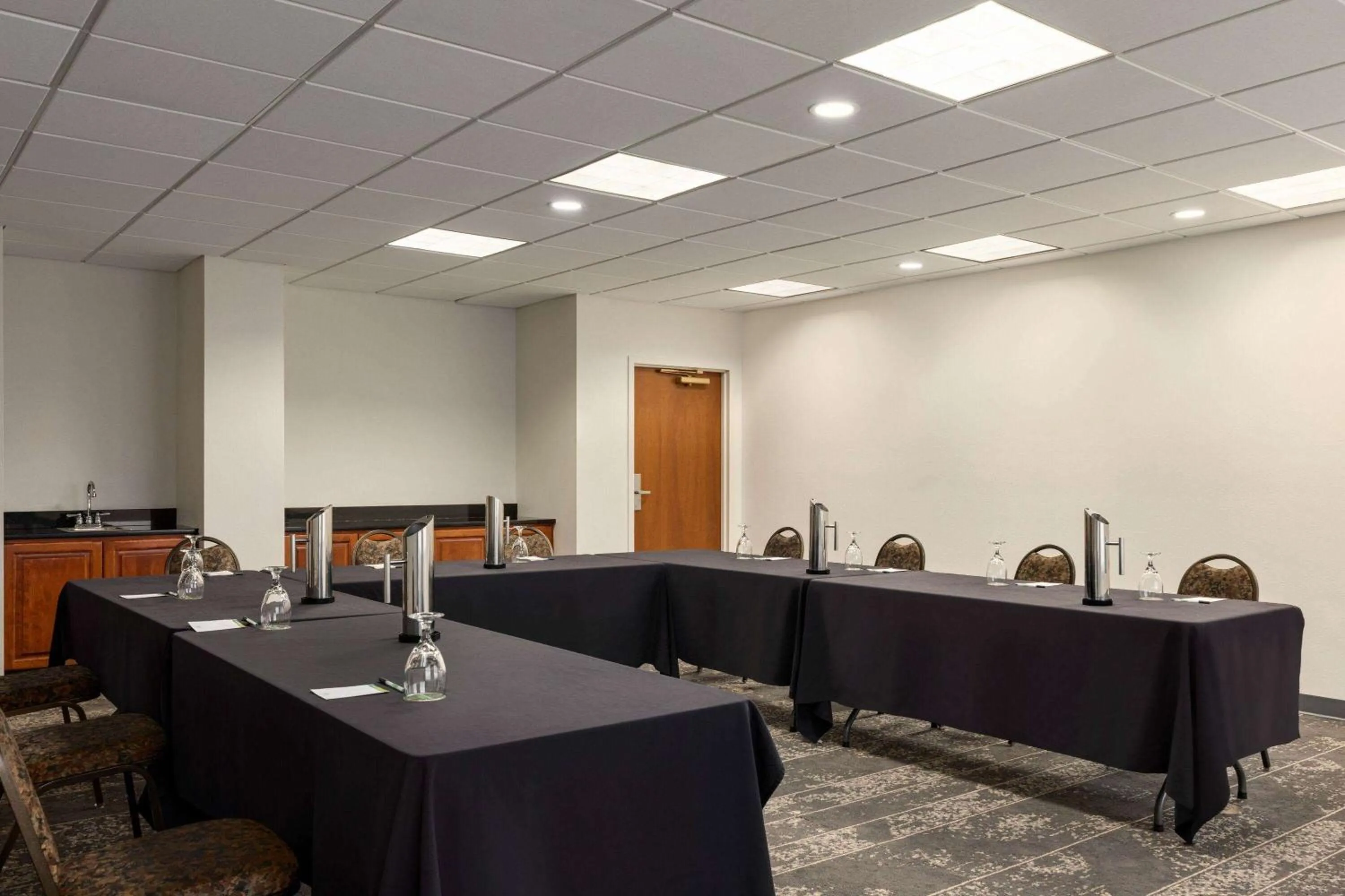 Meeting/conference room in Wingate by Wyndham Green Bay