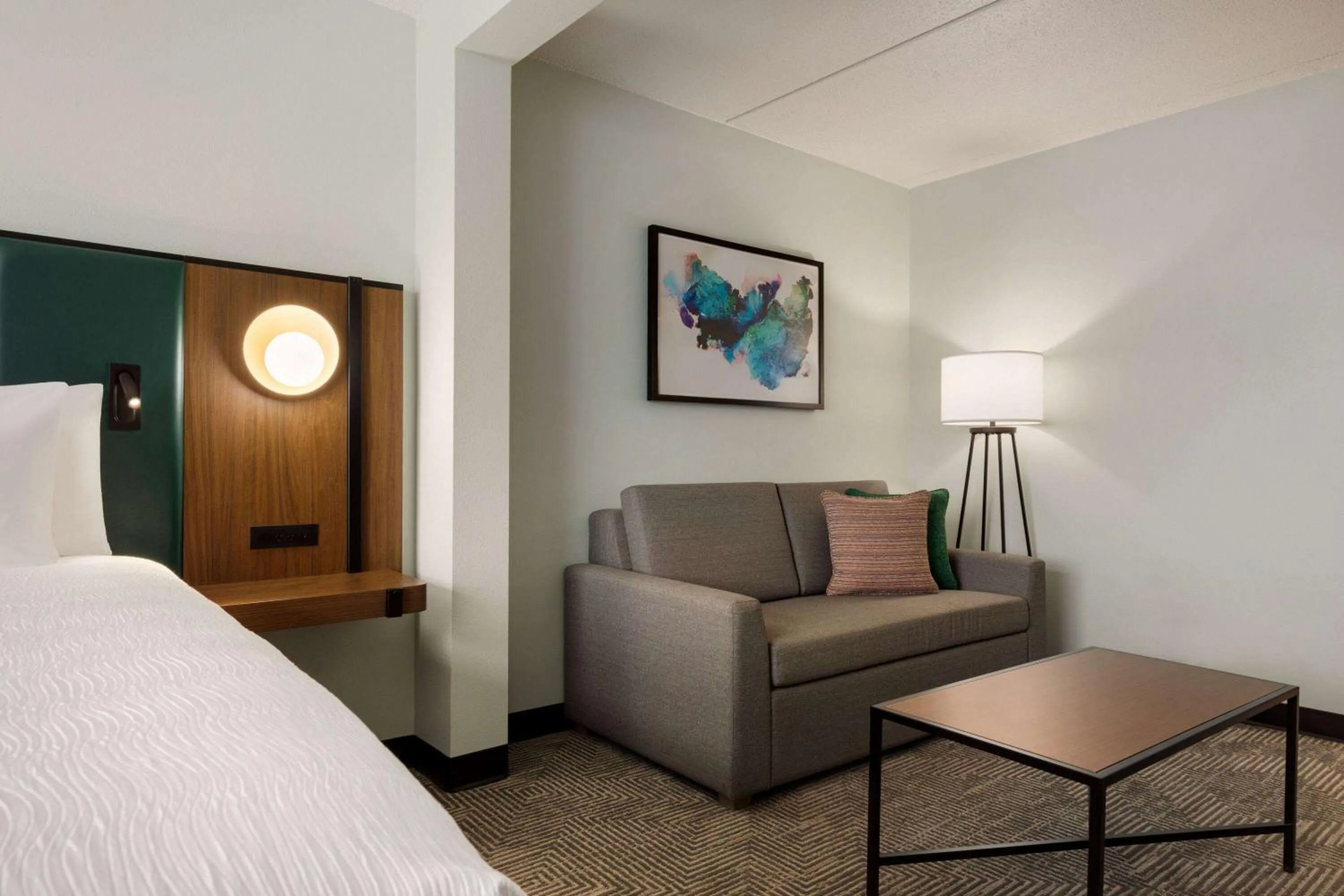 Photo of the whole room, Bed in Wingate by Wyndham Green Bay