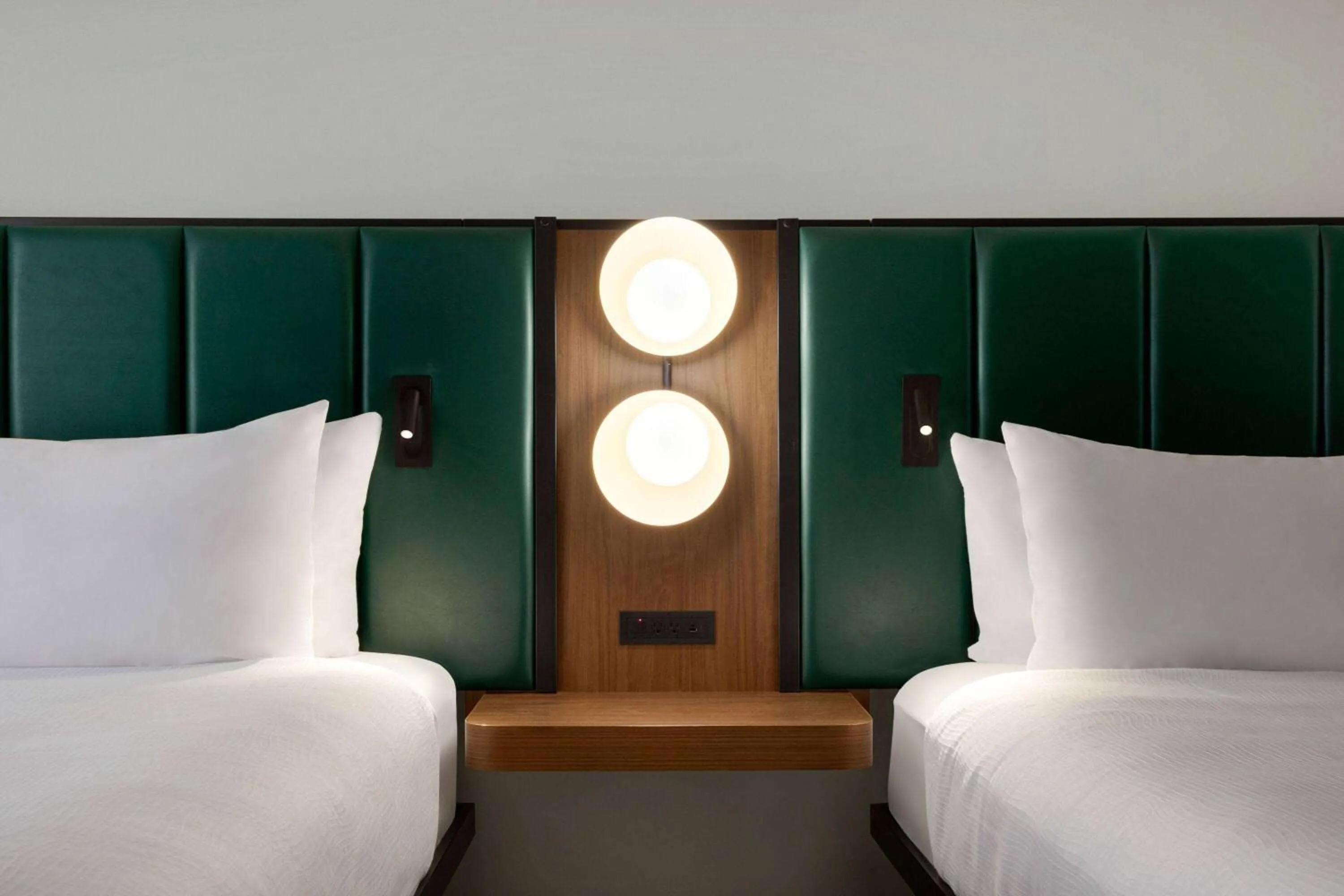 Photo of the whole room, Bed in Wingate by Wyndham Green Bay