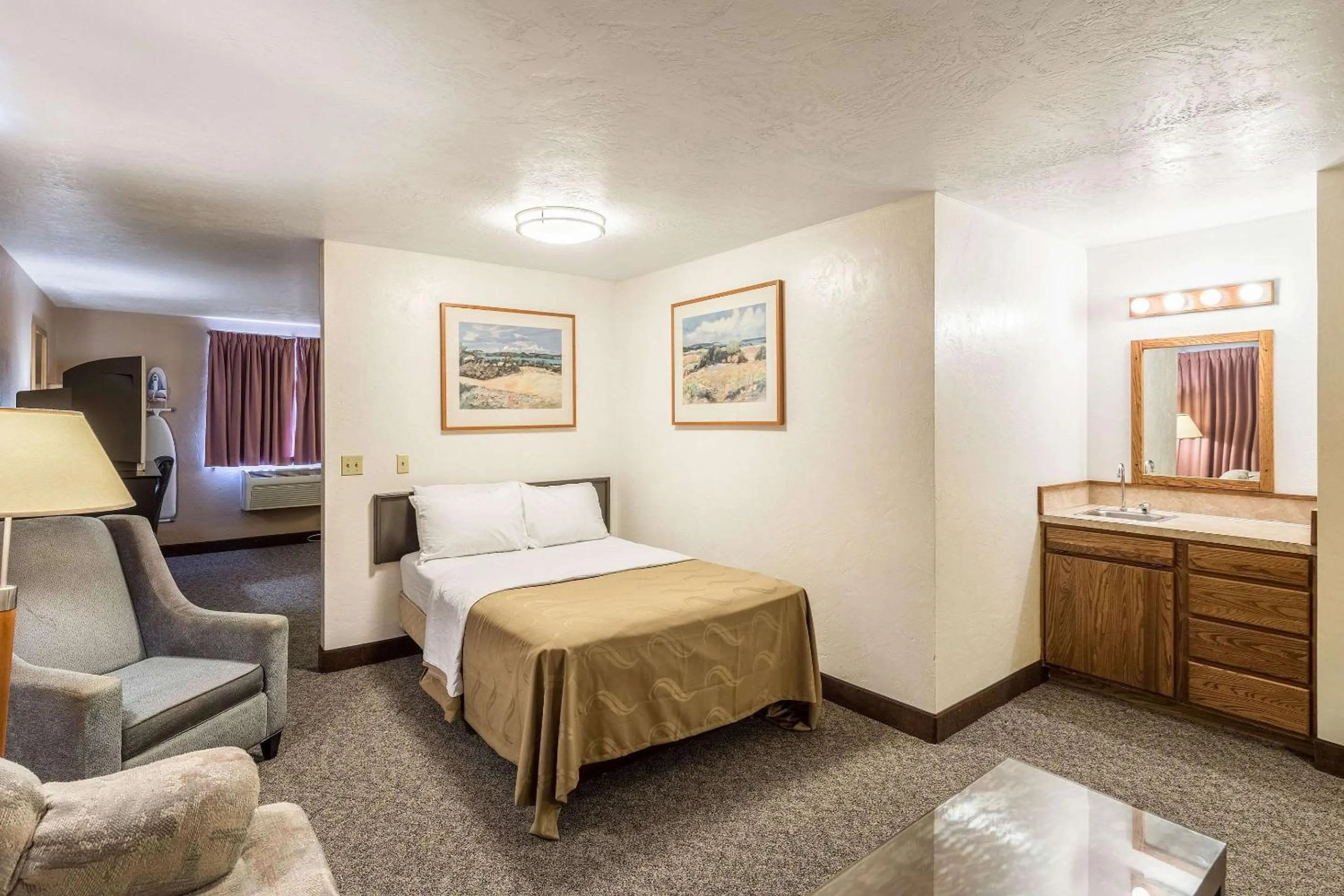 Bed in Quality Inn Moses Lake