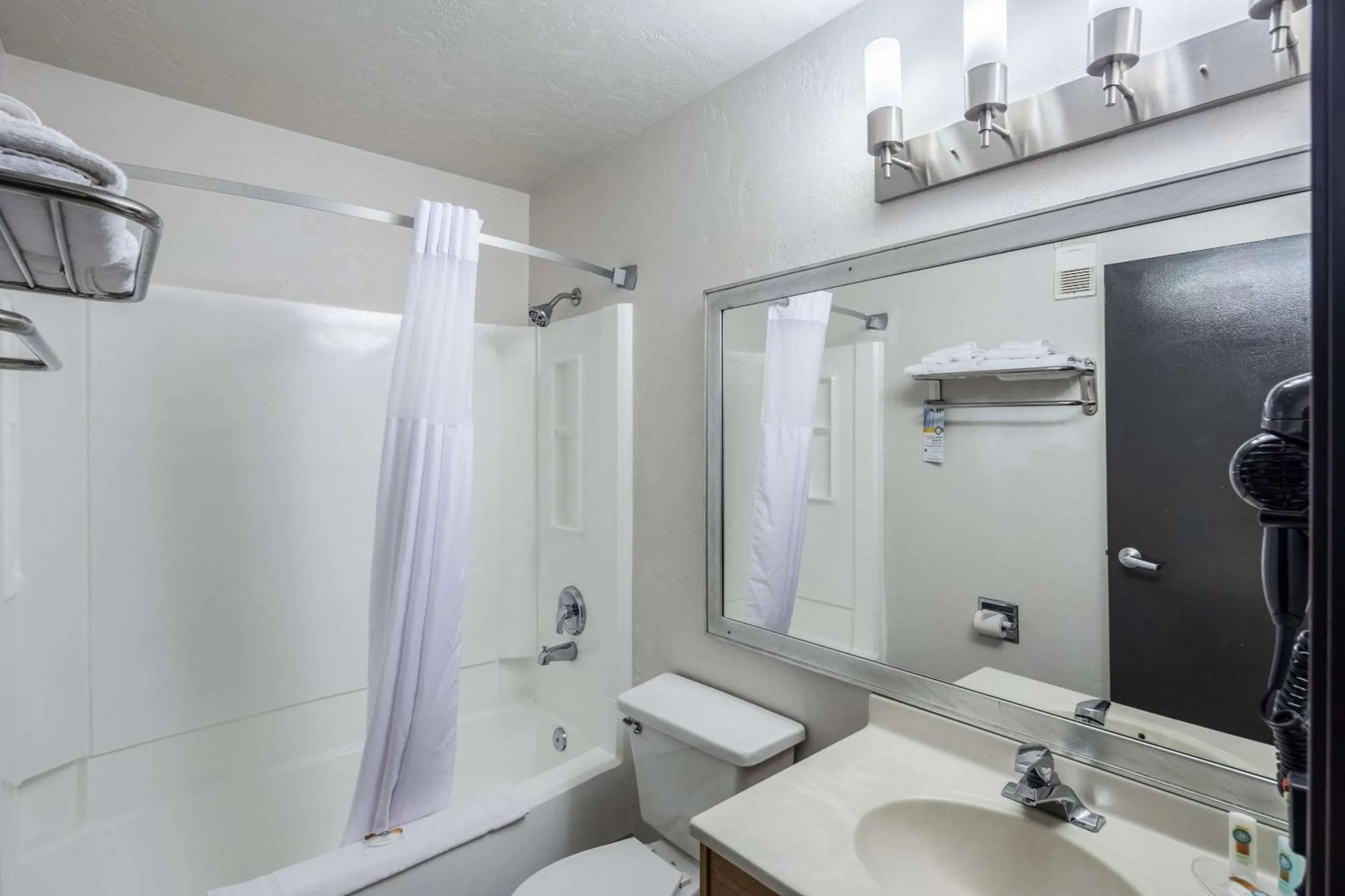 Bathroom in Quality Inn Moses Lake