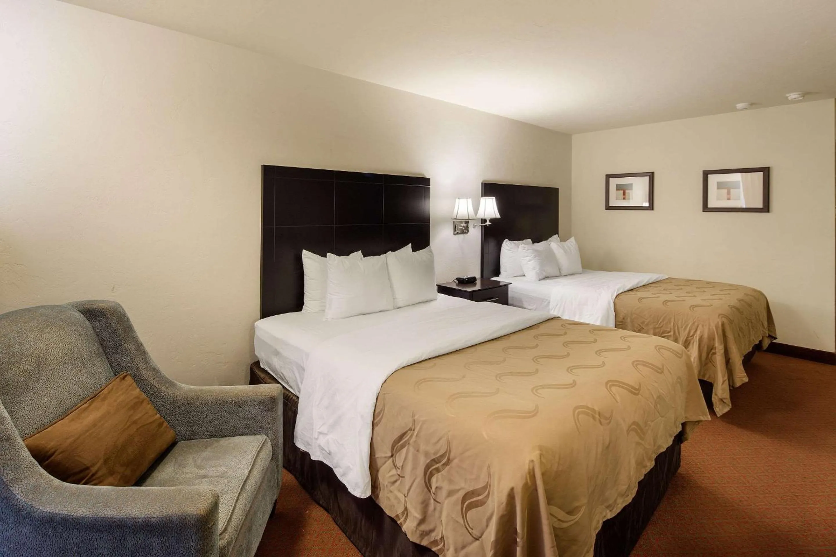Photo of the whole room, Bed in Quality Inn Moses Lake