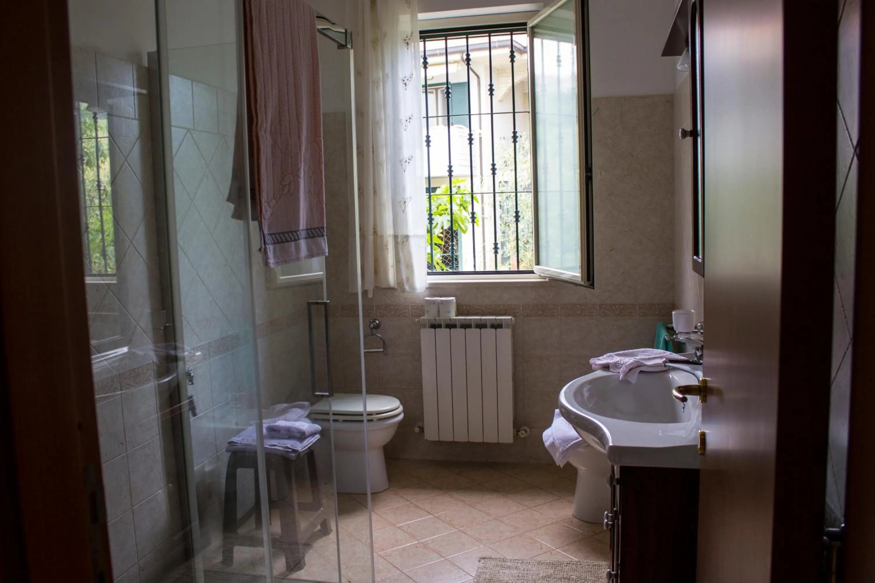 Toilet in Villa Lucia B&B