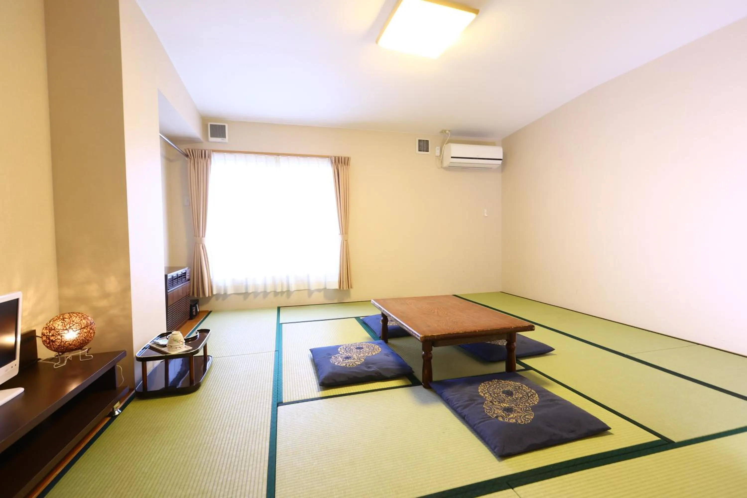 Photo of the whole room in Hotel Sunplaza Tsugaike
