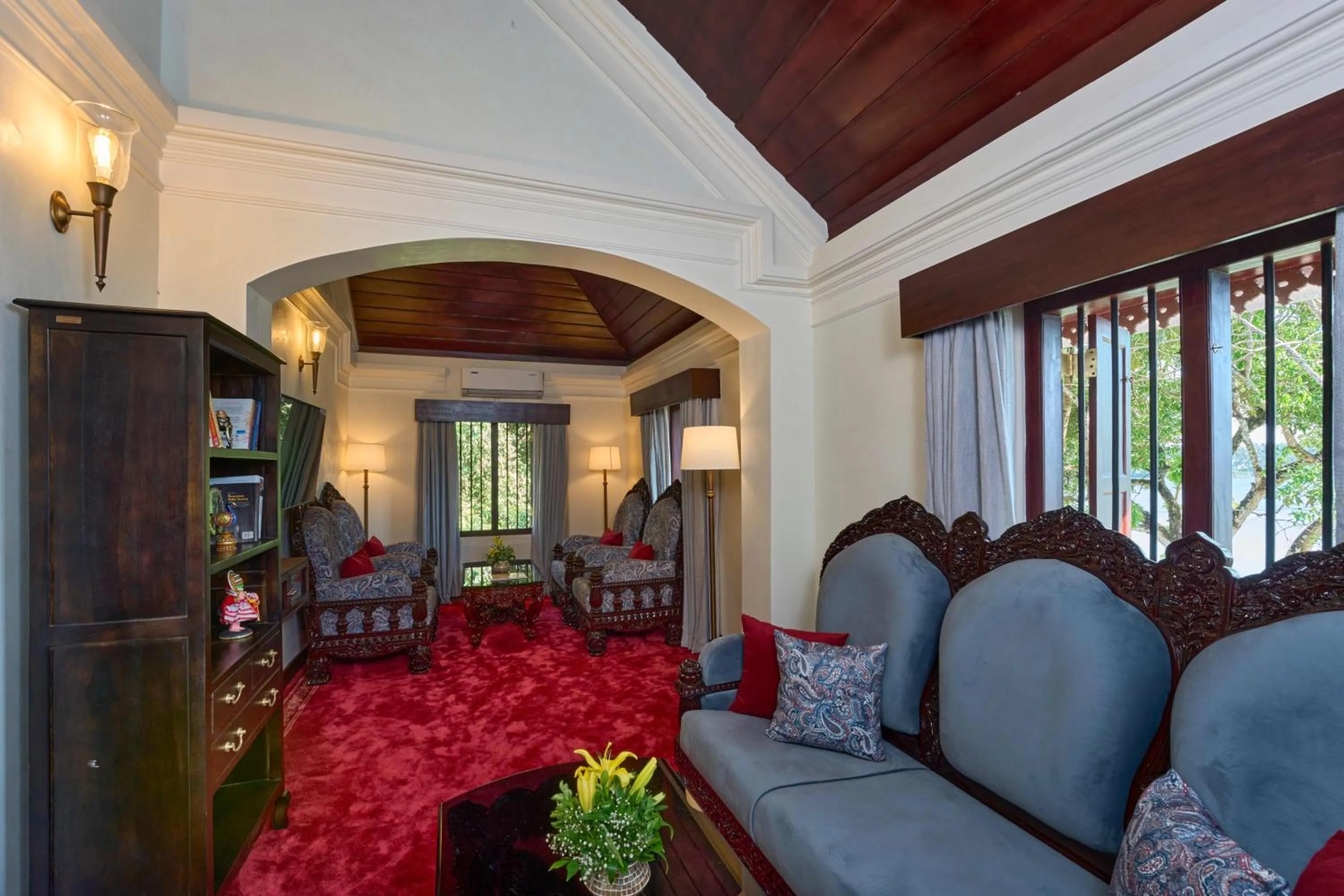 Living room in The Leela Ashtamudi, A Raviz Hotel