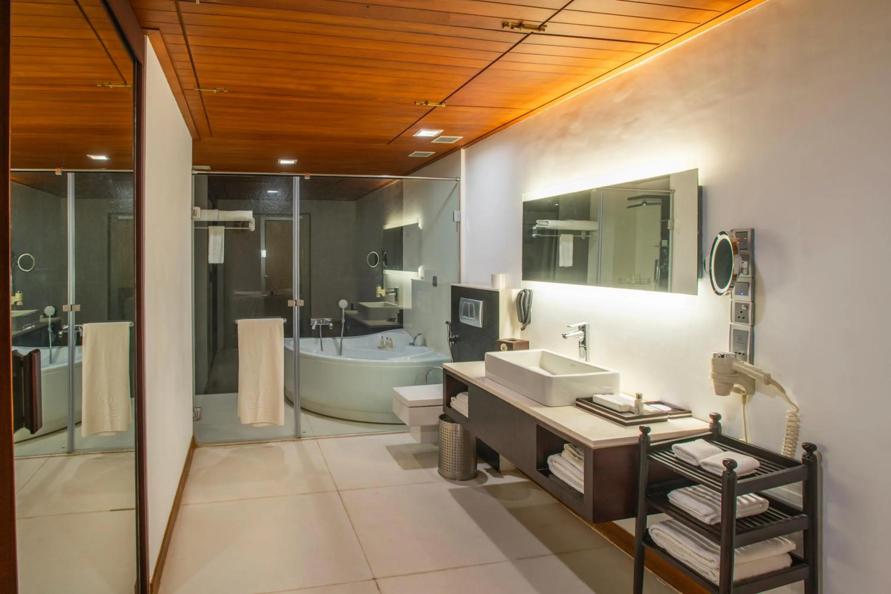 Toilet in The Leela Ashtamudi, A Raviz Hotel