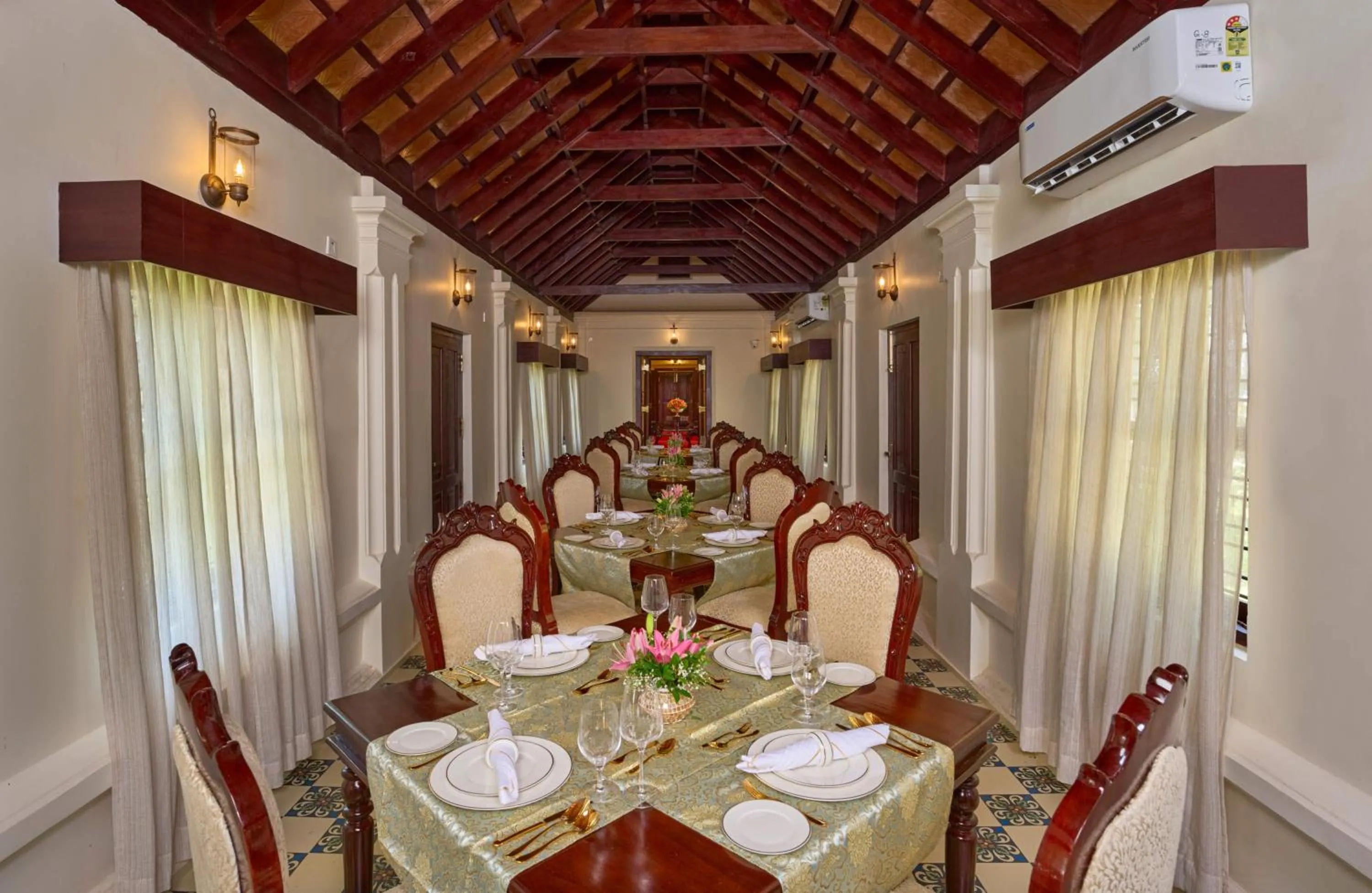 Dining area in The Leela Ashtamudi, A Raviz Hotel