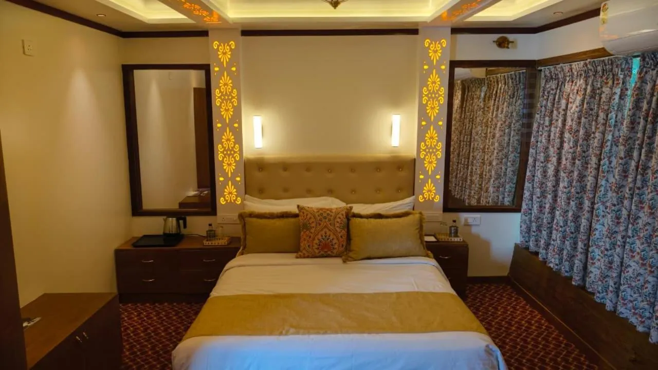 Bed in The Leela Ashtamudi, A Raviz Hotel