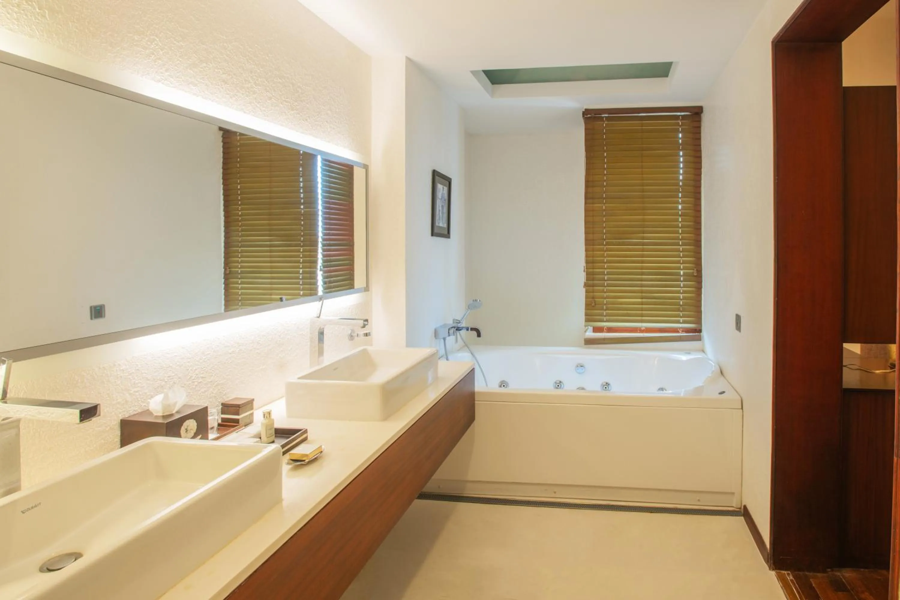 Toilet in The Leela Ashtamudi, A Raviz Hotel