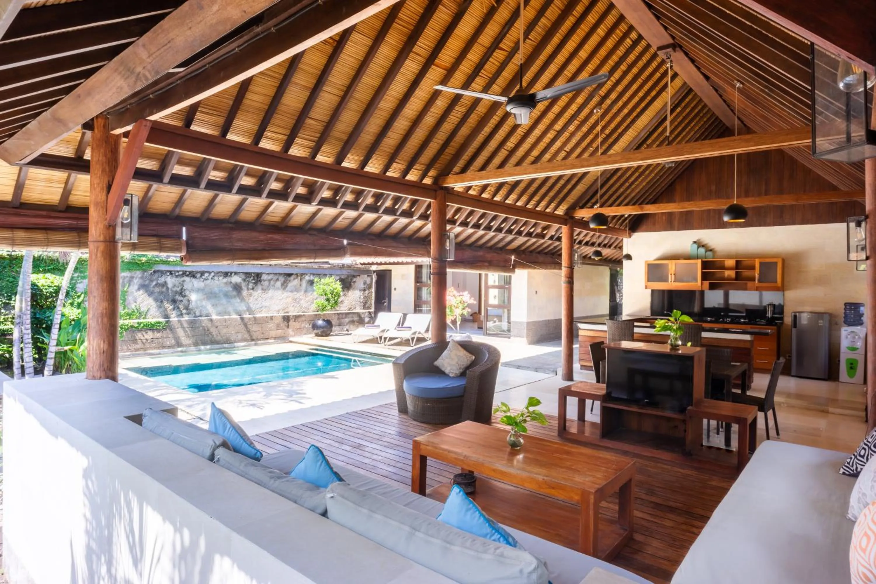 Kitchen or kitchenette in Gili Villas