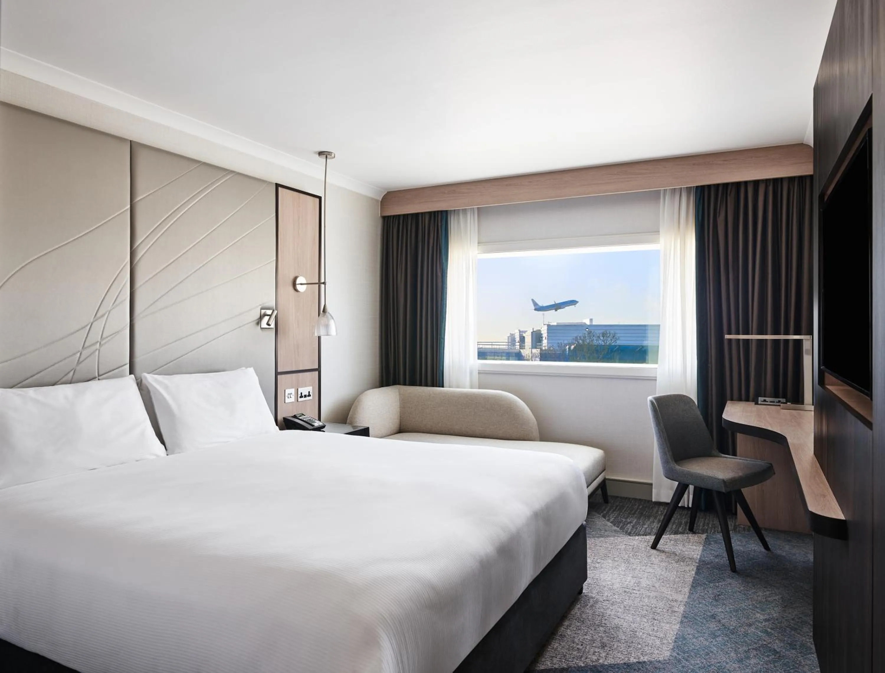 Bedroom, Bed in Hyatt Place London Heathrow Airport