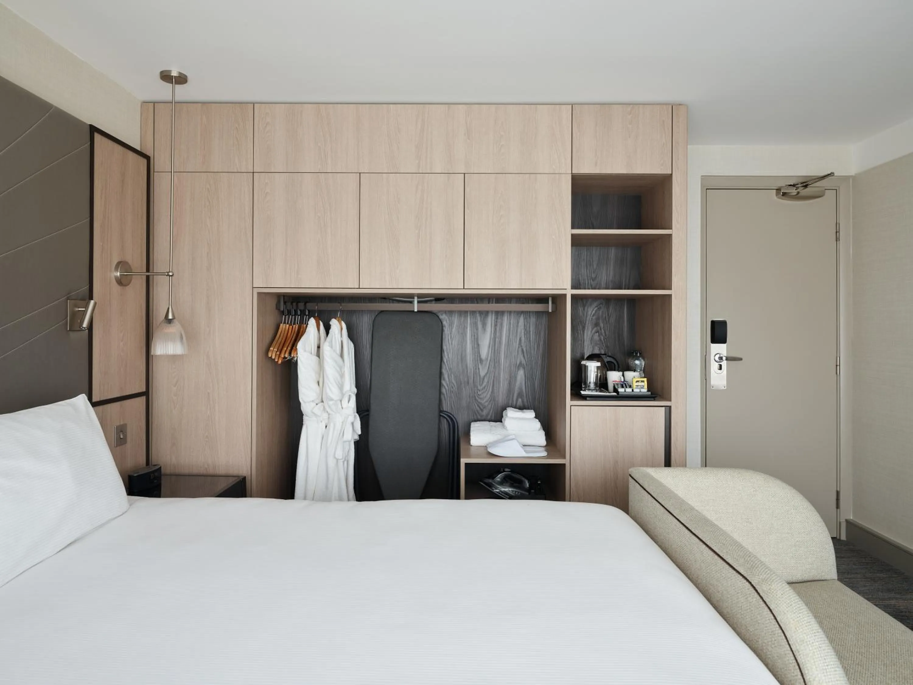 Bedroom, Bed in Hyatt Place London Heathrow Airport