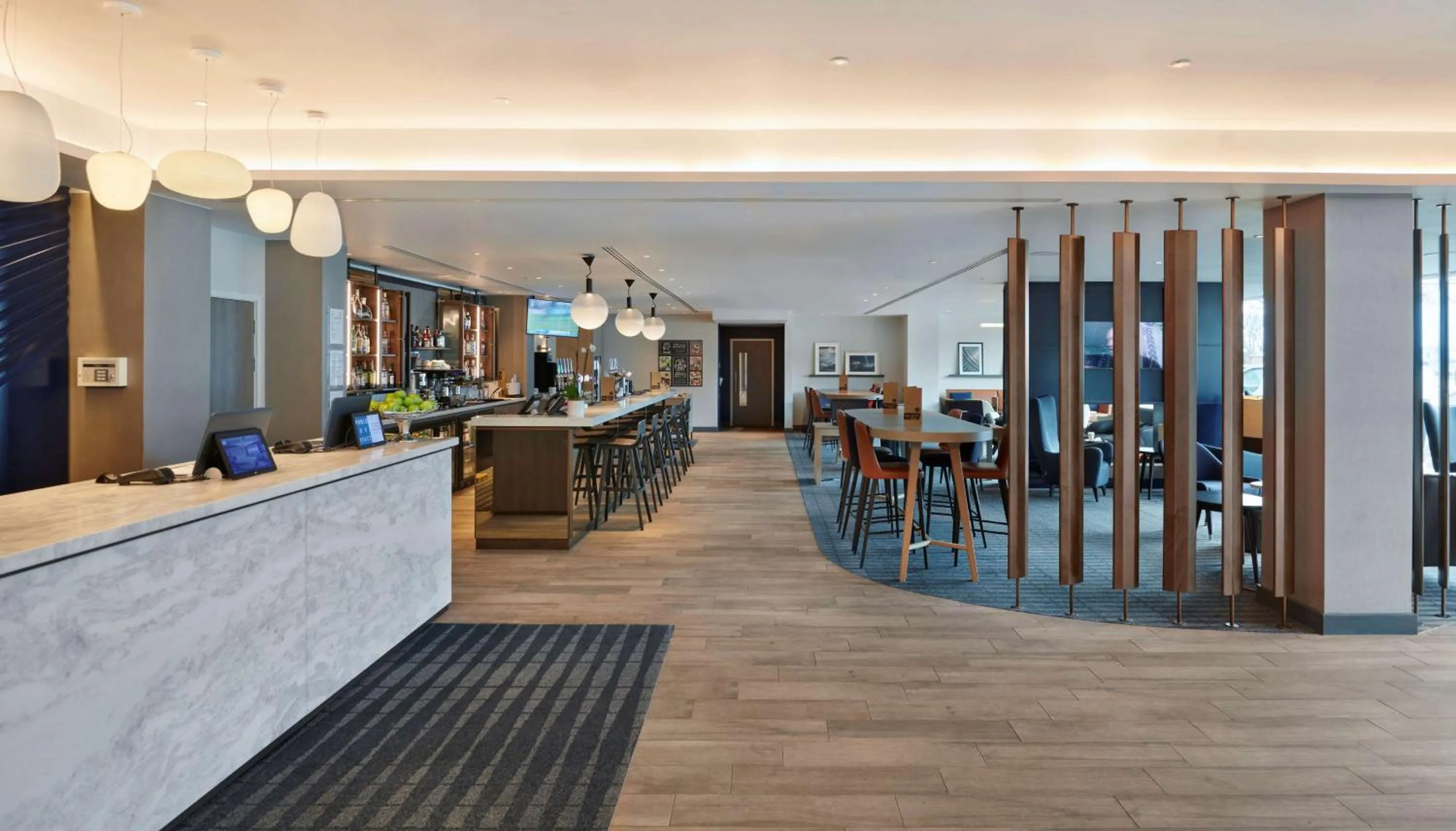 Lobby or reception in Hyatt Place London Heathrow Airport