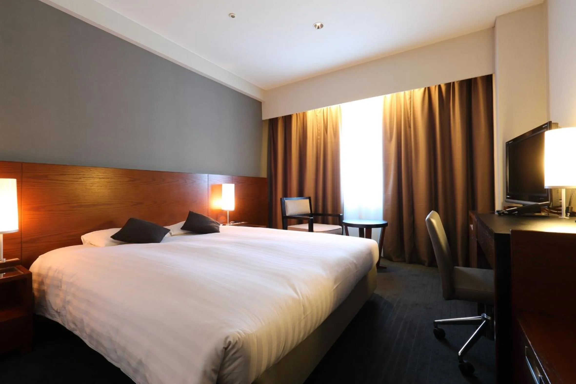 Photo of the whole room, Bed in Hakata Excel Hotel Tokyu