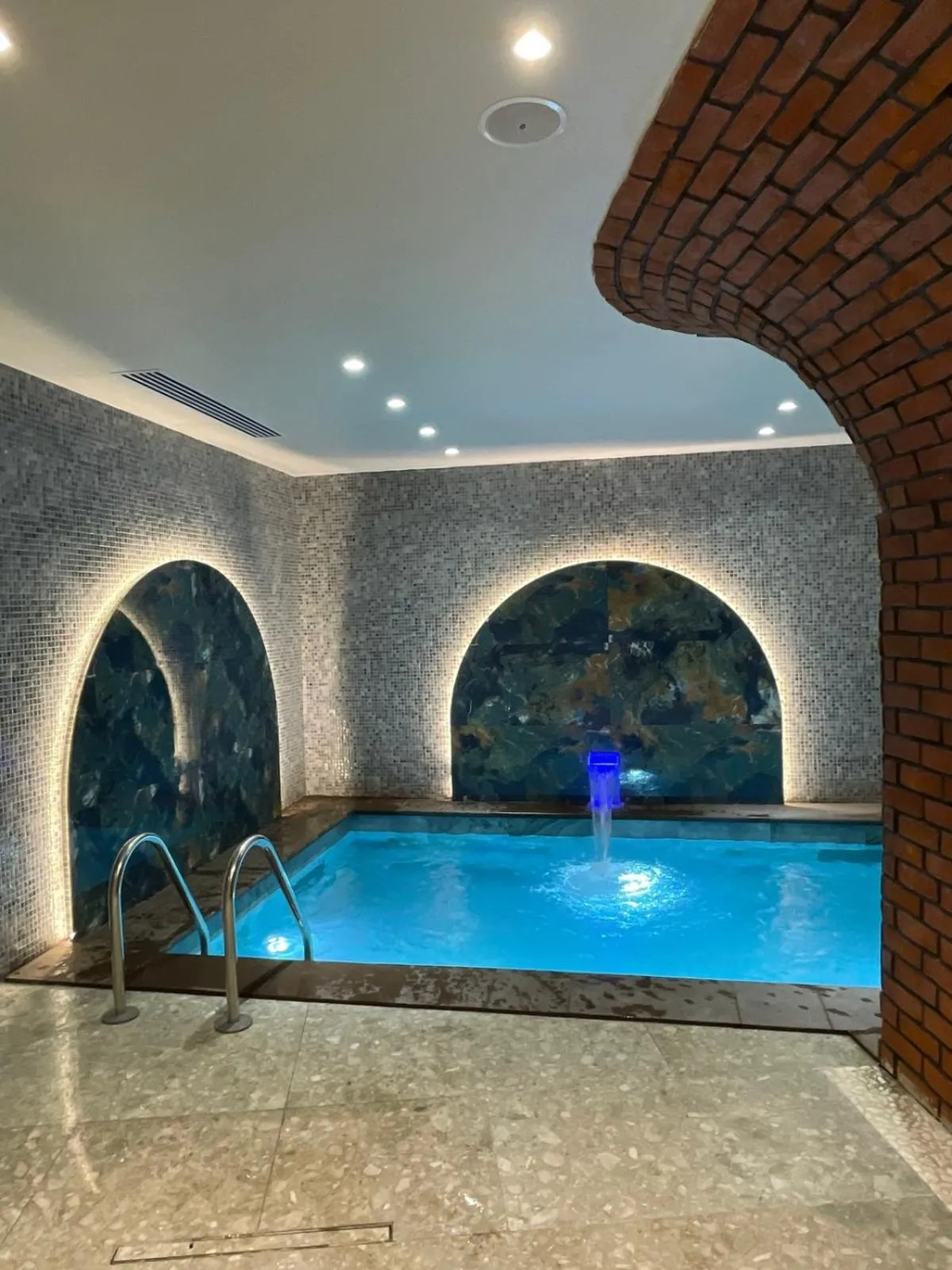 Swimming Pool in Teatro Rooms Hotel