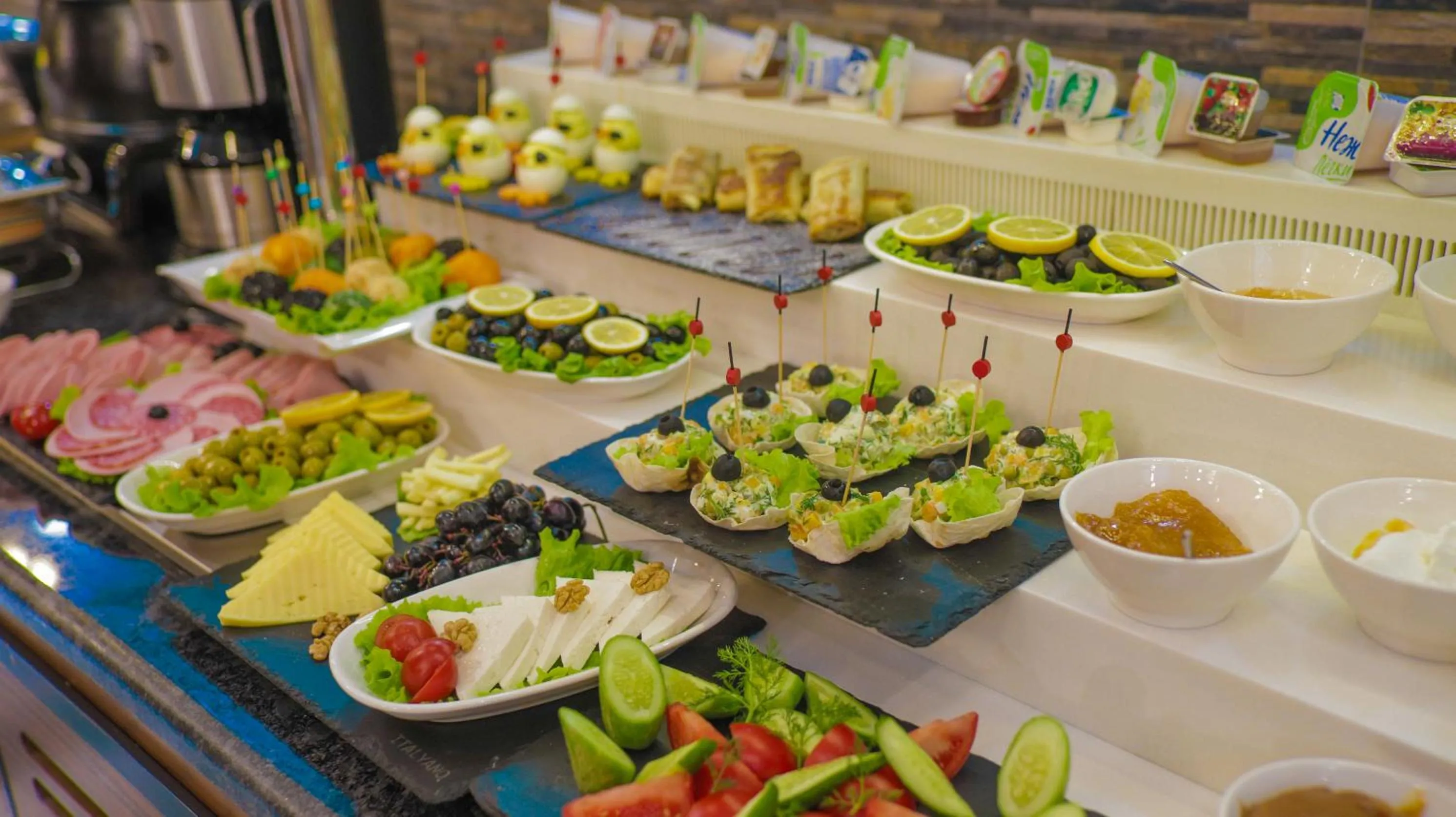 Buffet breakfast in Teatro Rooms Hotel