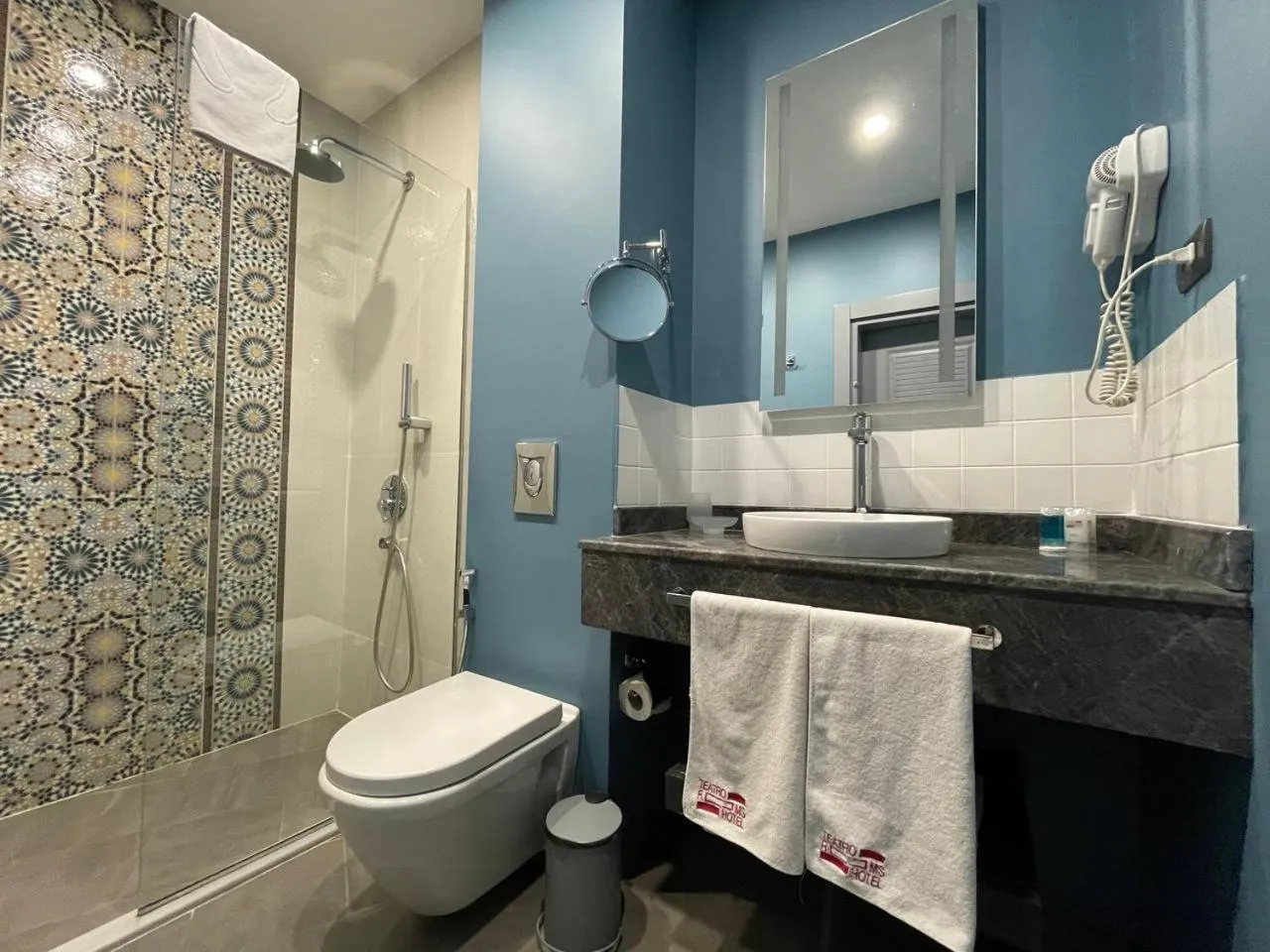 Bathroom in Teatro Rooms Hotel