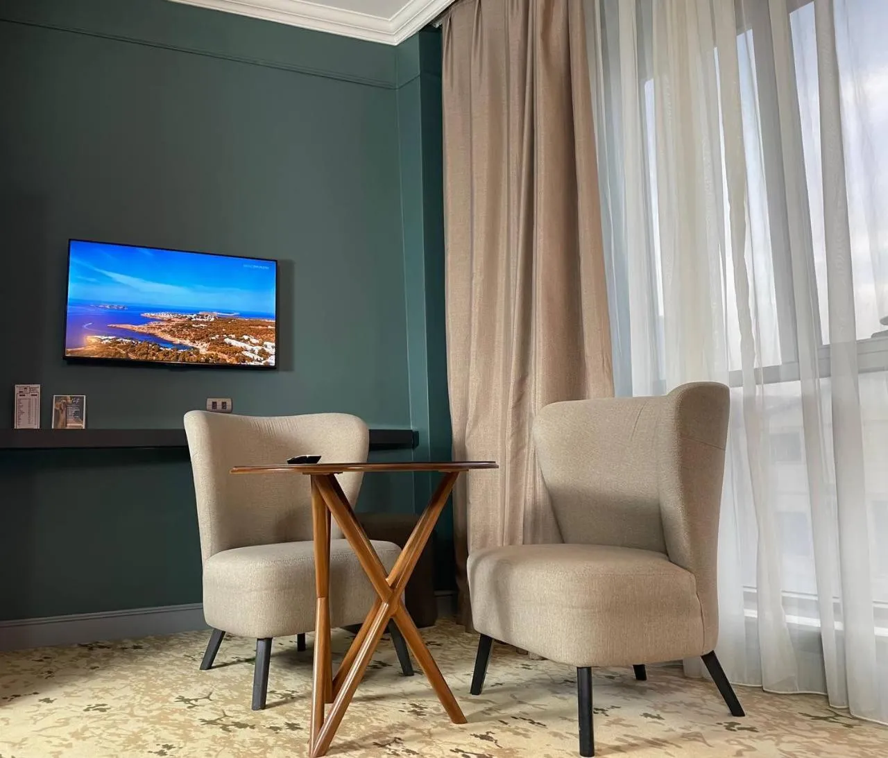 TV/Entertainment Center in Teatro Rooms Hotel