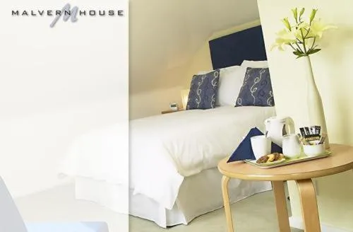 Photo of the whole room, Bed in Malvern House