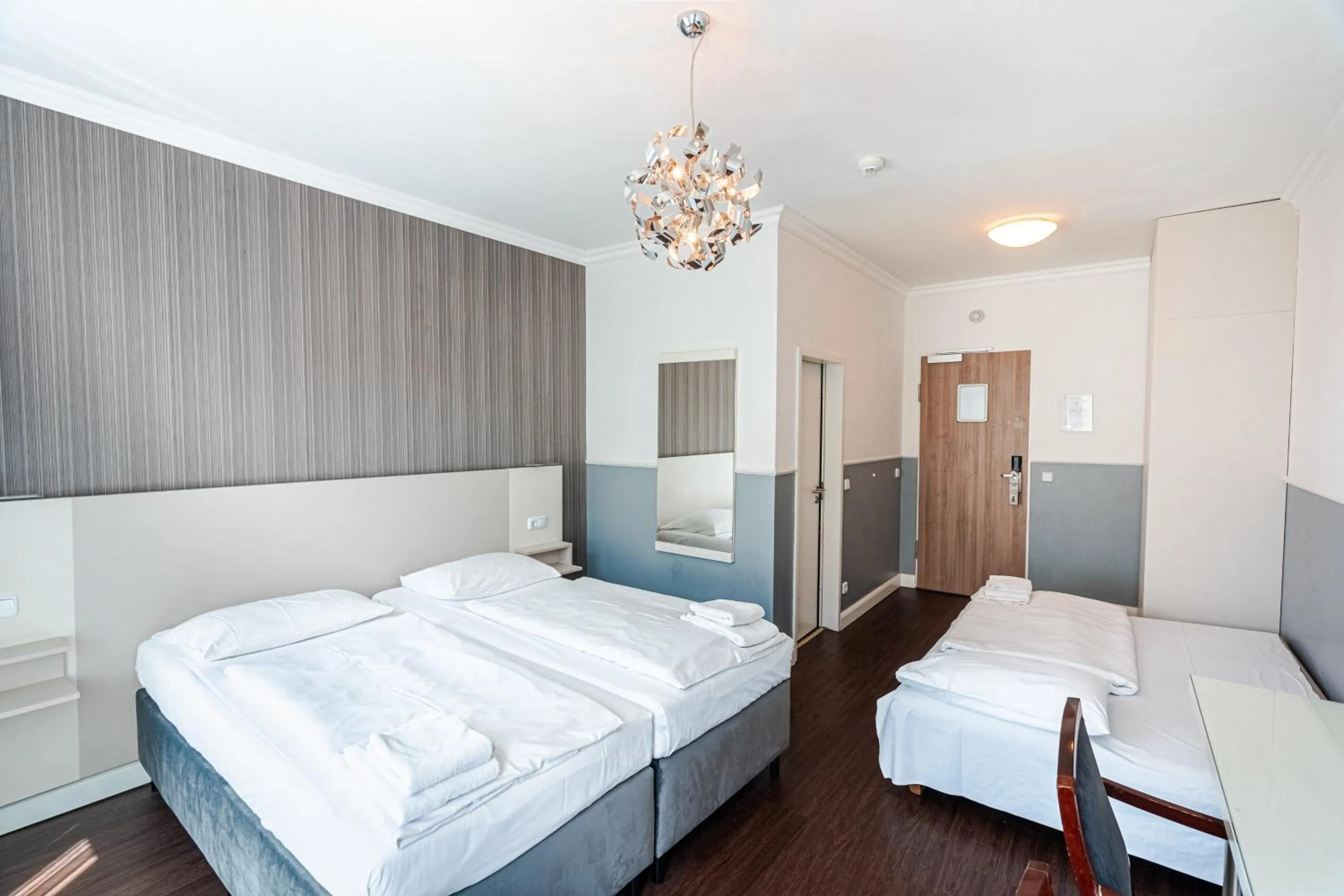 Bedroom, Bed in Hotel Prens Berlin