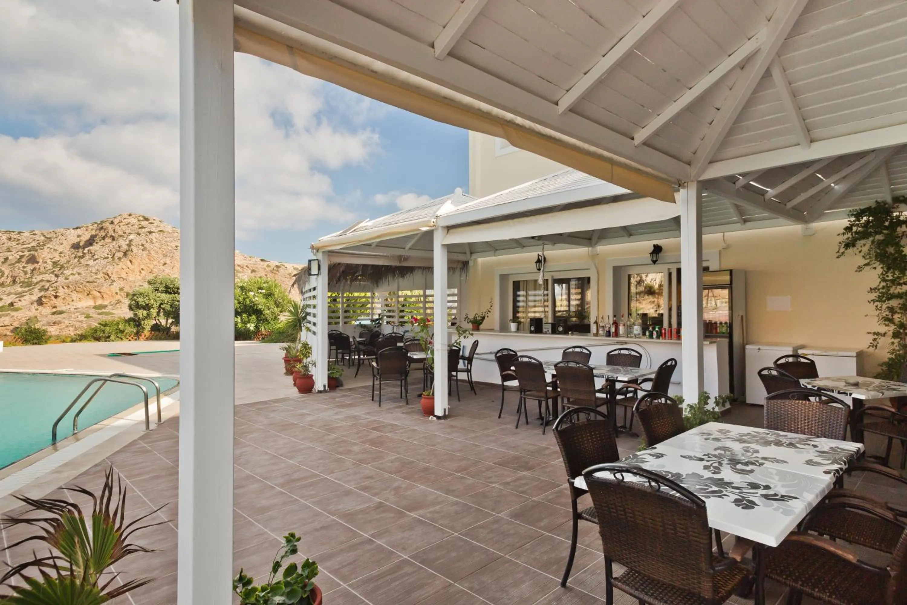 Restaurant/places to eat in Royal Beach Hotel