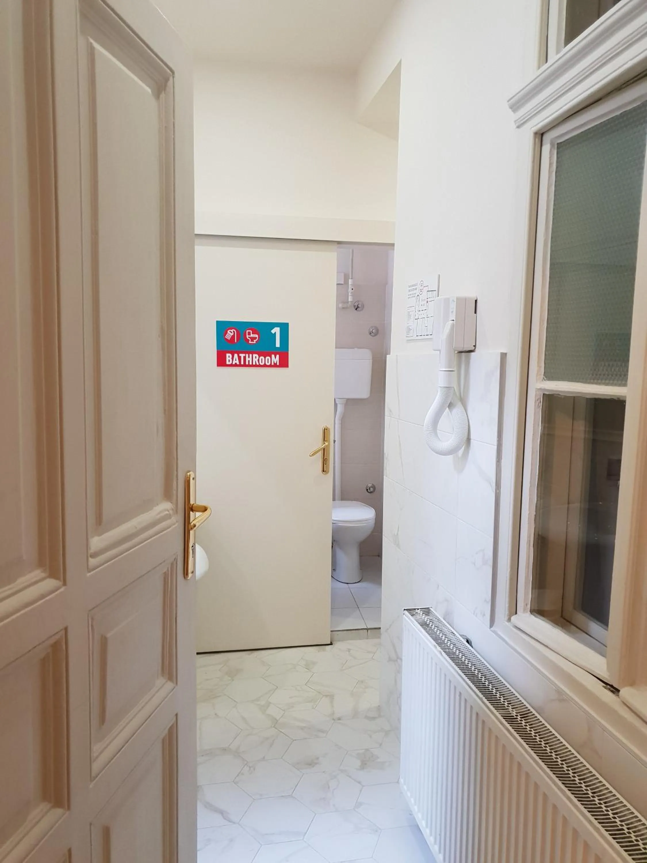 Shower in Booking BnB