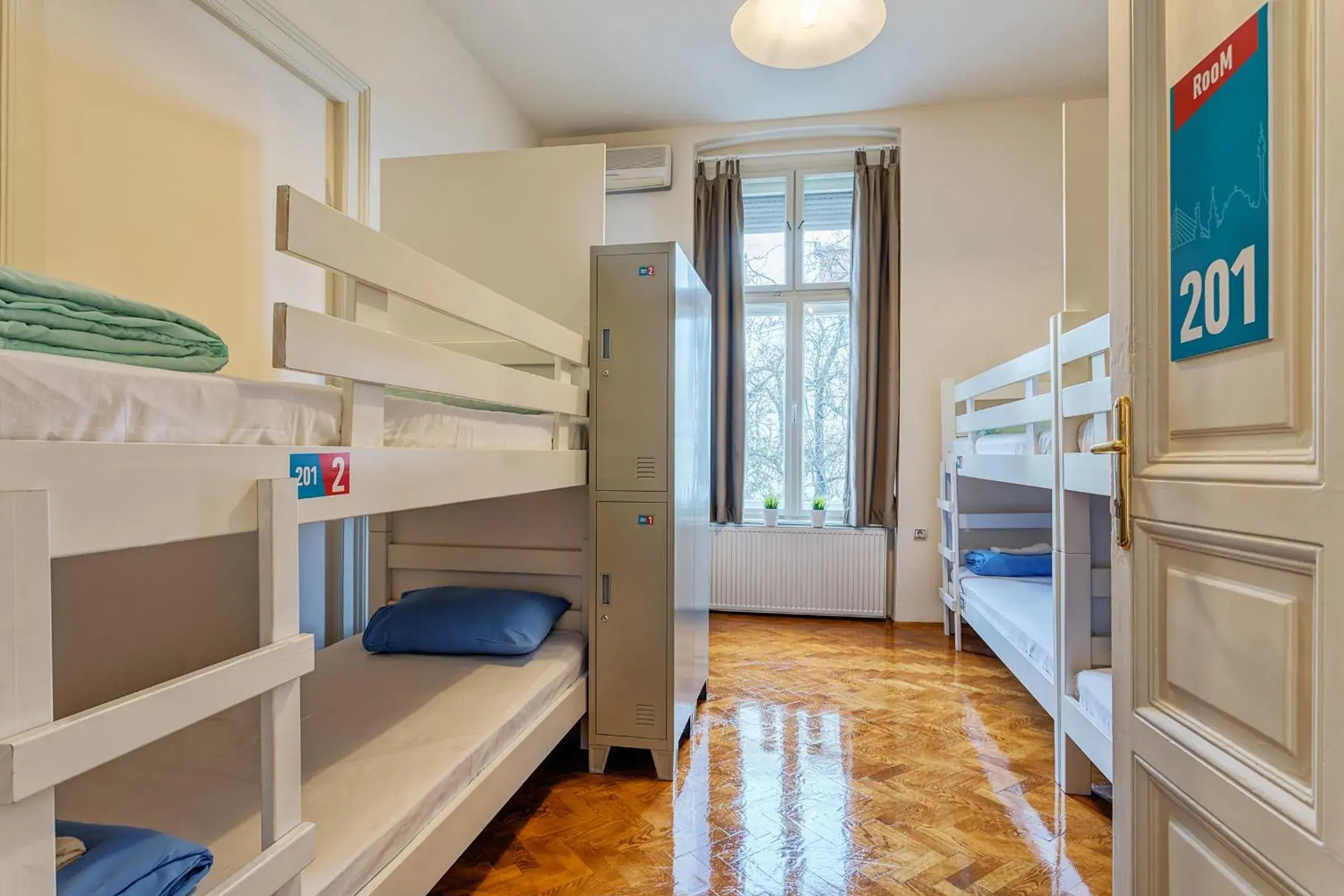 6-Bed Mixed Dormitory Room in Booking BnB 6-Bed Mixed Dormitory Room in Booking BnB