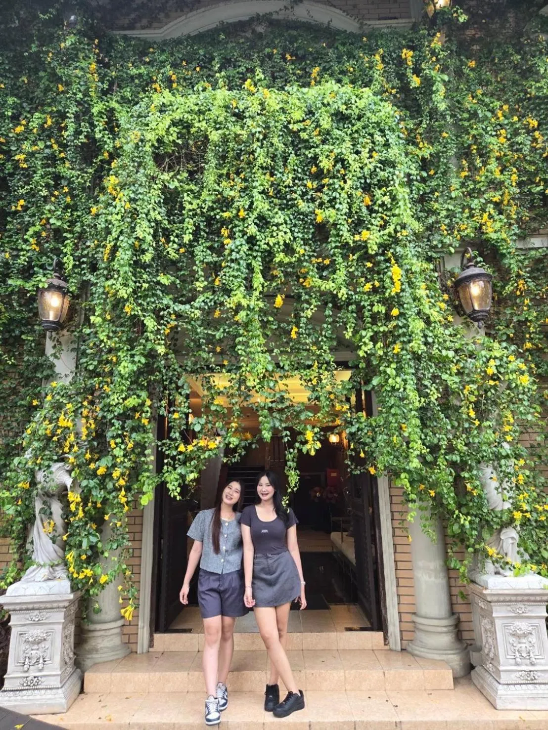 Property building in Khum Damnoen Resort