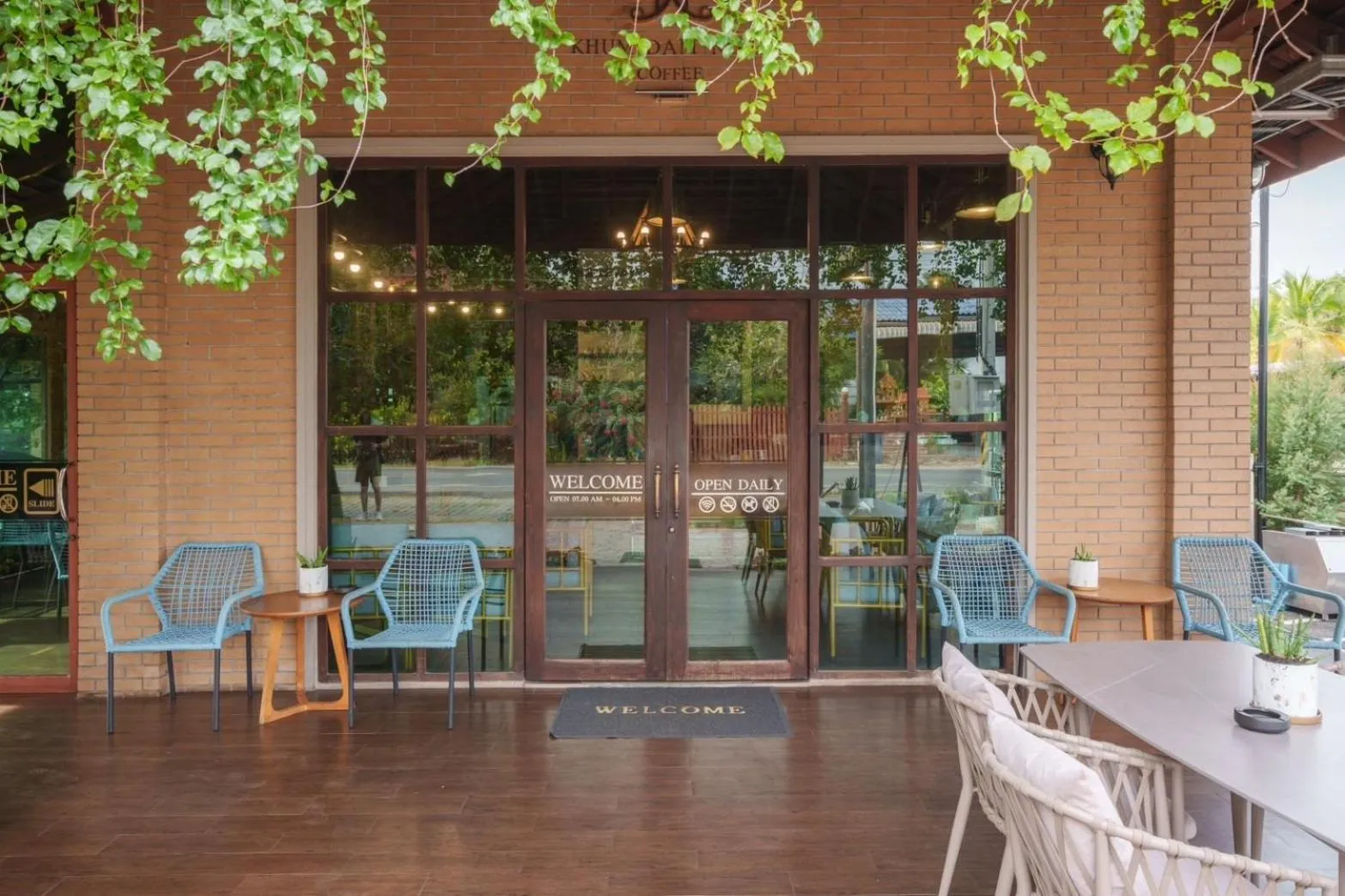 Food and drinks in Khum Damnoen Resort