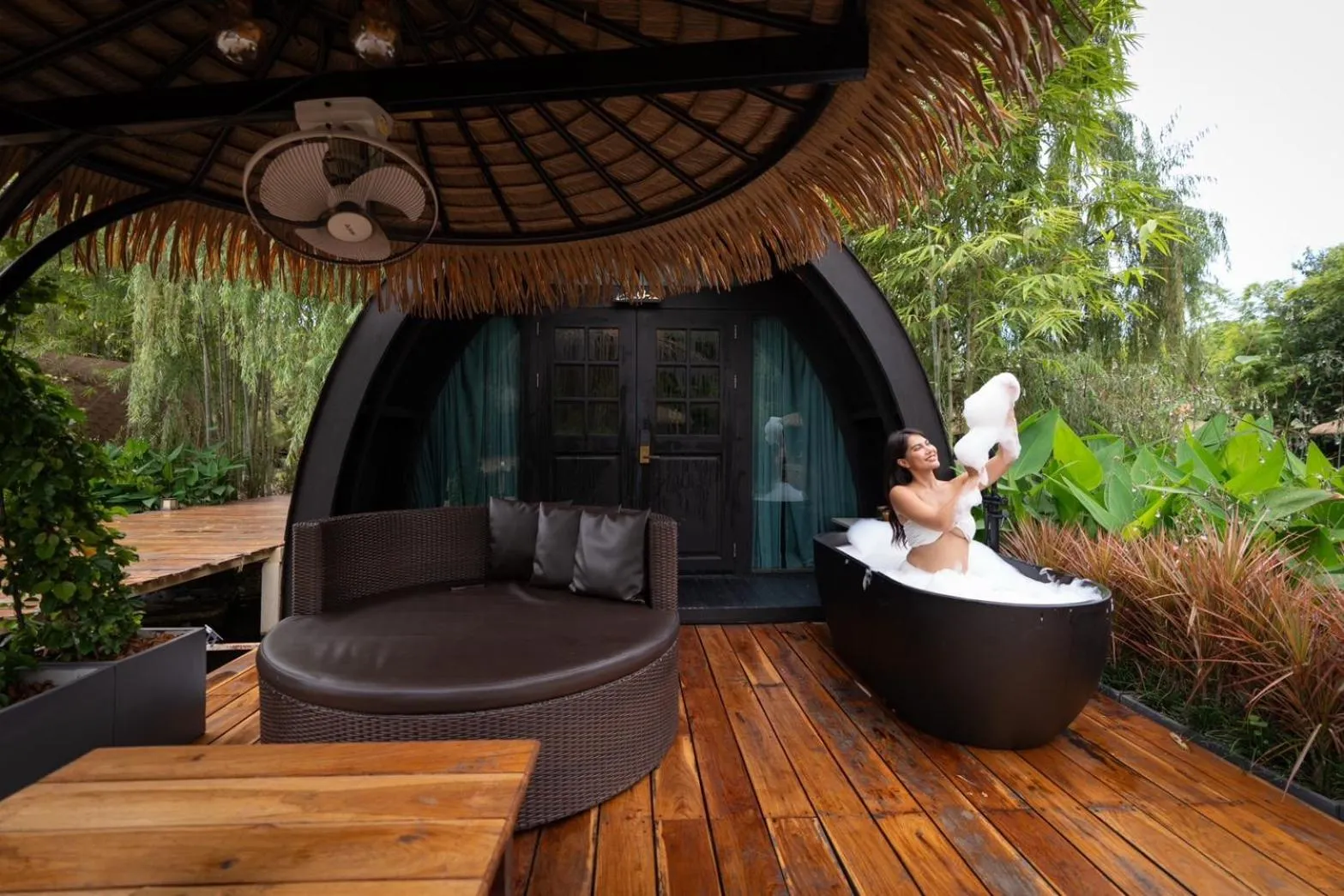 Bath in Khum Damnoen Resort