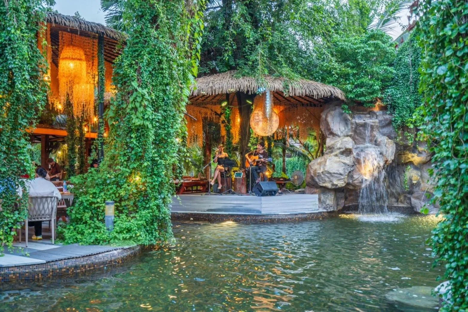 Restaurant/places to eat in Khum Damnoen Resort