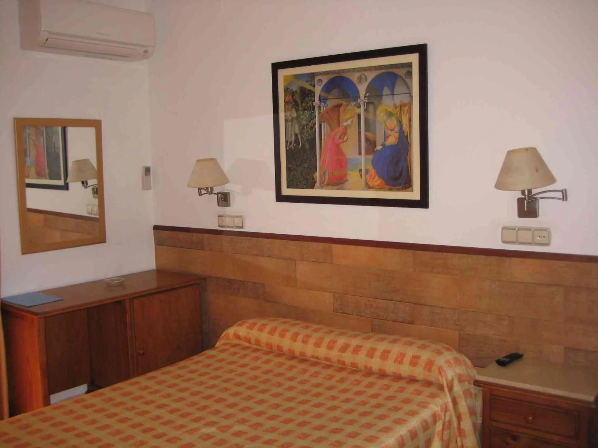 Photo of the whole room in Hostal Boutique El Patio Lepe