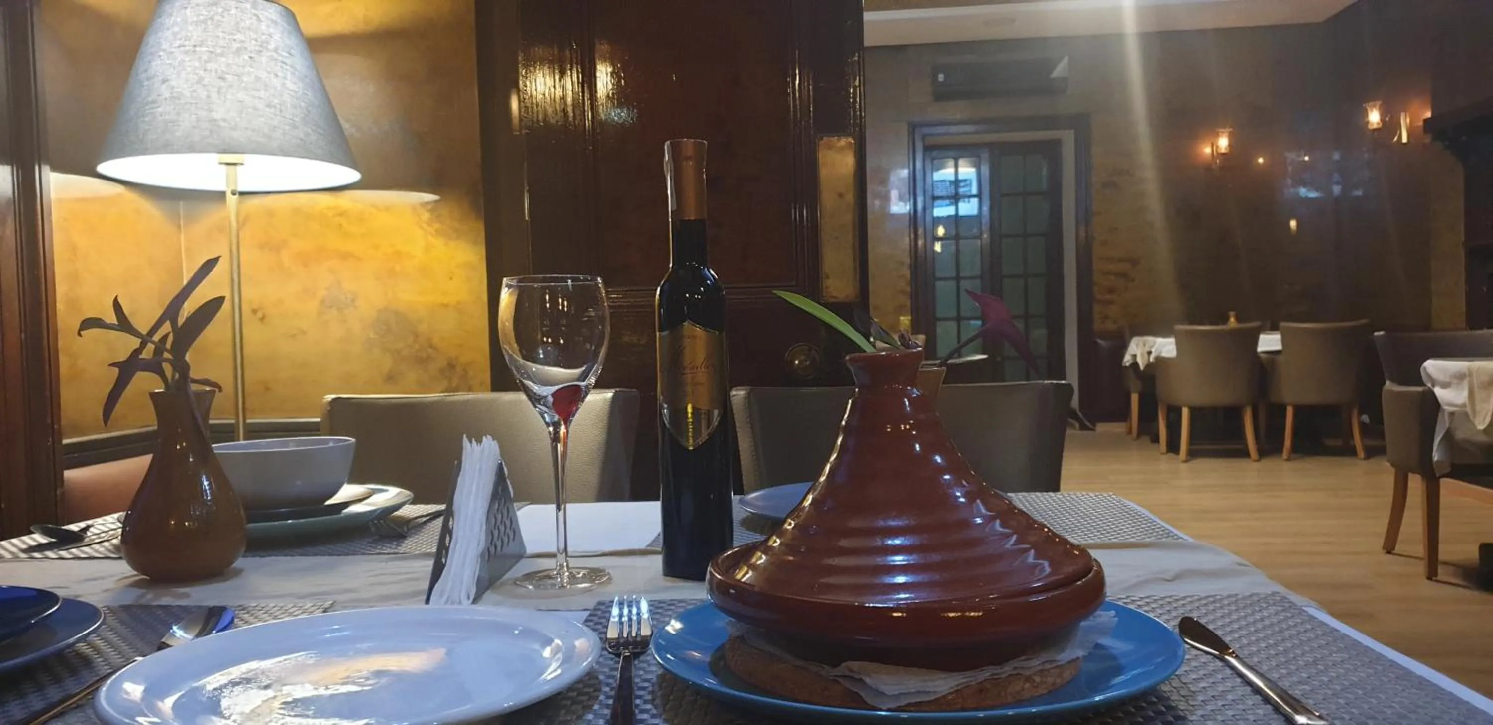 Restaurant/places to eat in Hotel Batha