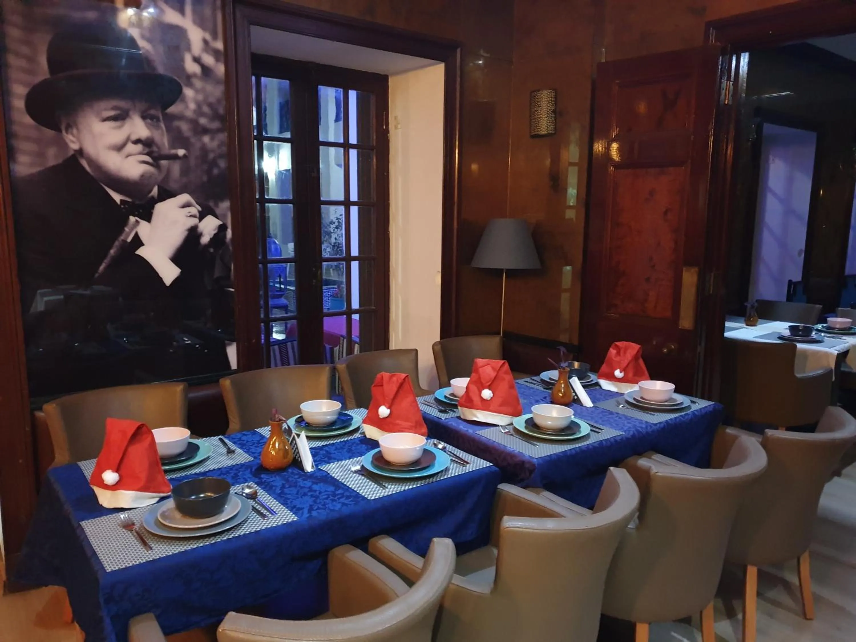 Restaurant/places to eat in Hotel Batha