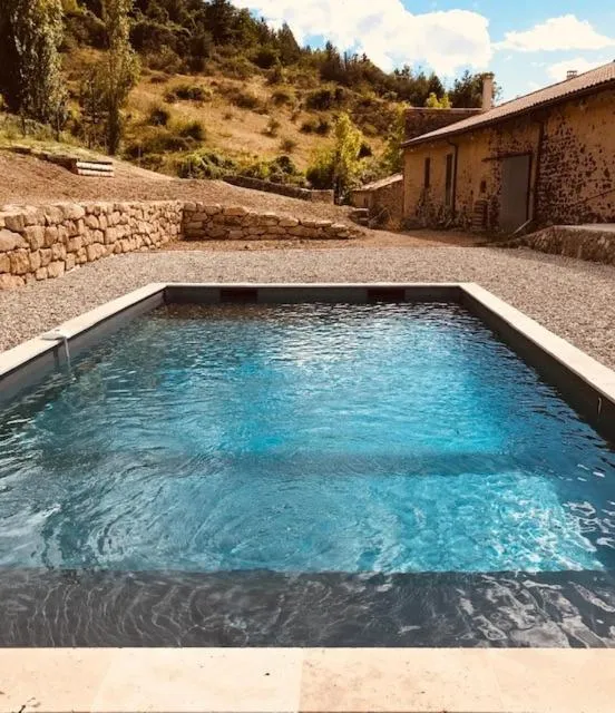 Pool view in Moulin A