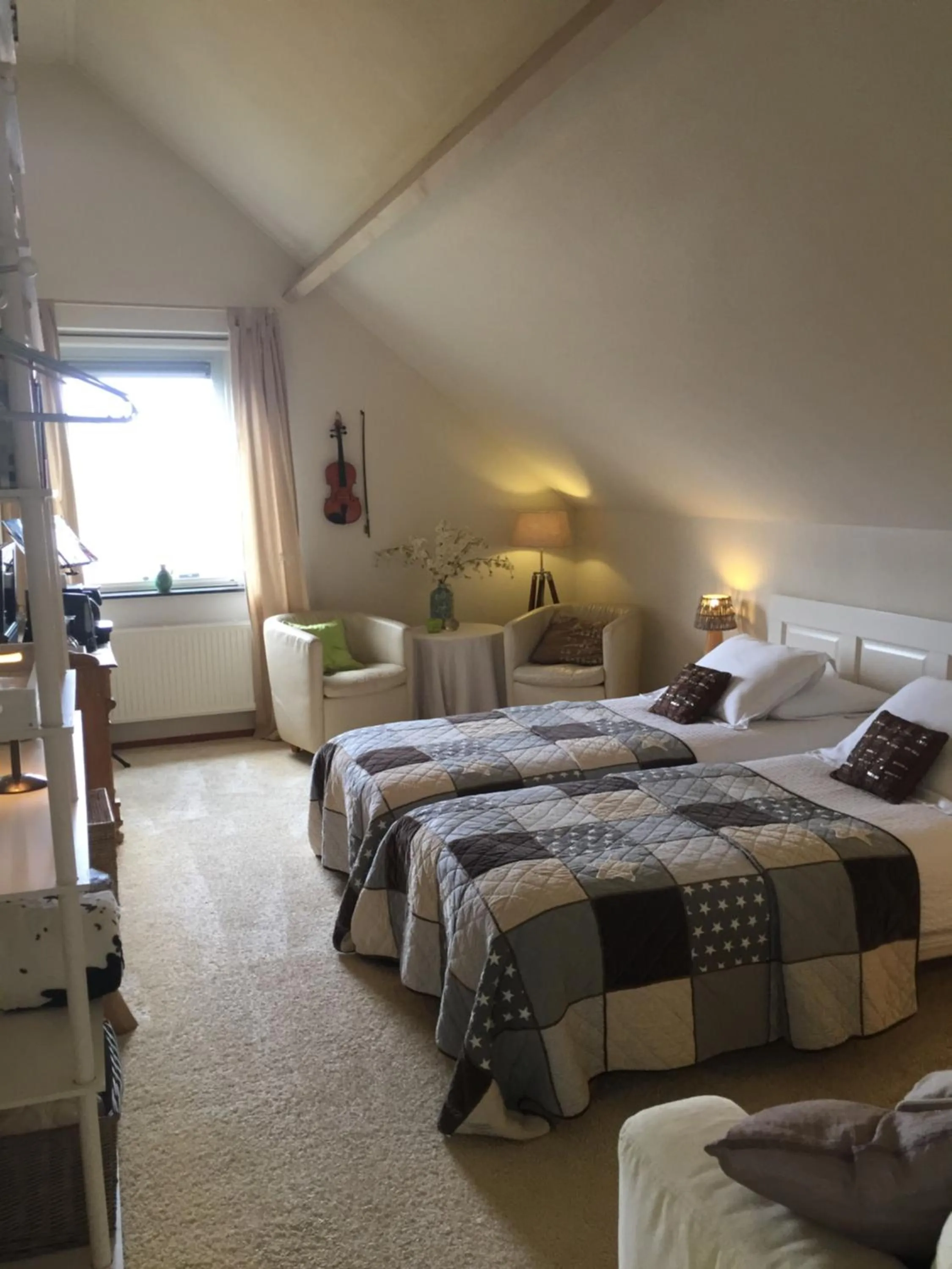 Bed in B&B De Koraal