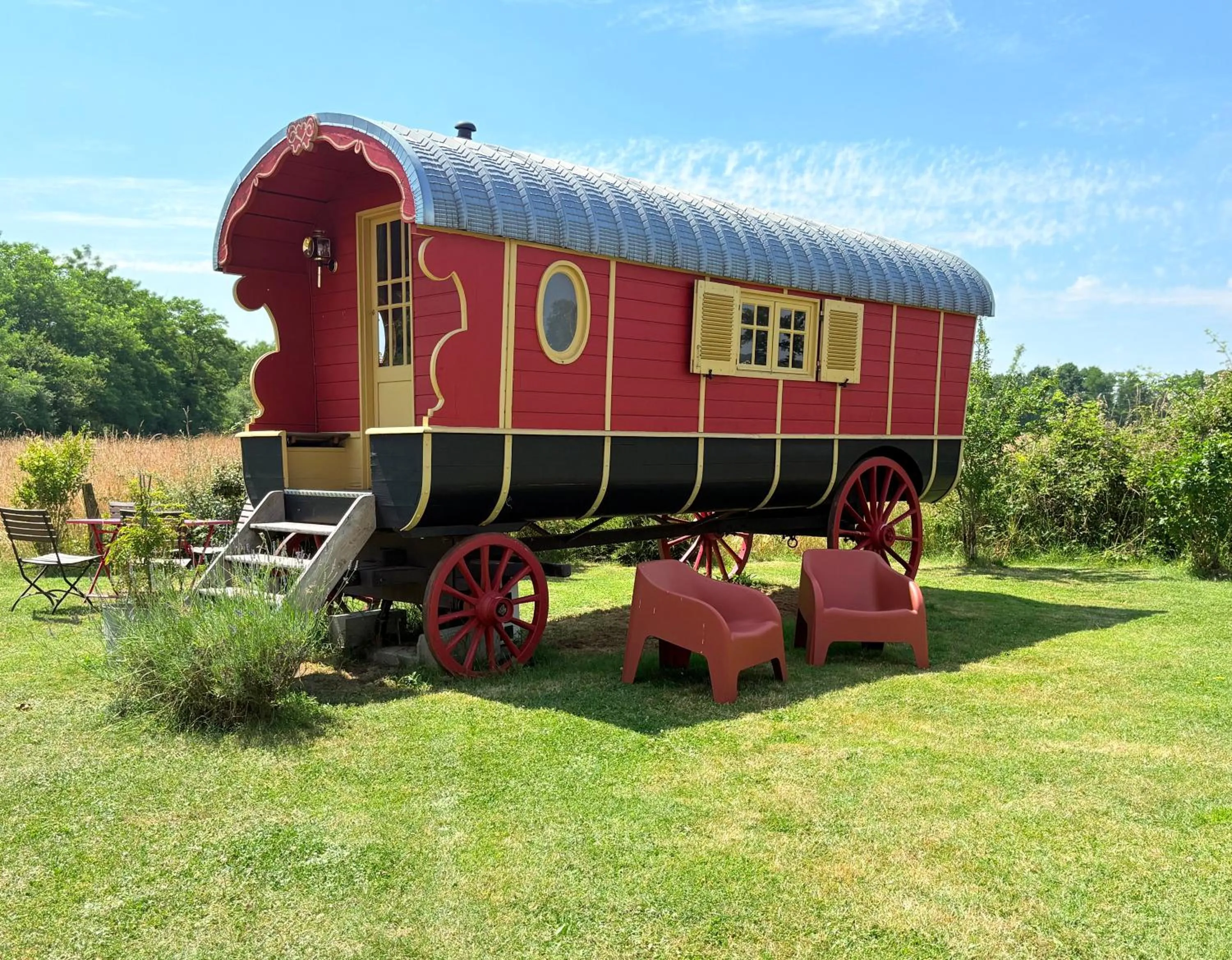 Property building in La roulotte Champêtre des Grillots