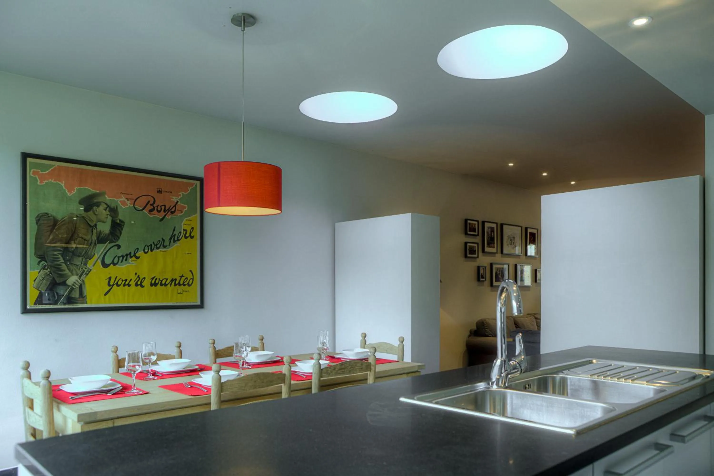 Kitchen or kitchenette in Menin Gate House