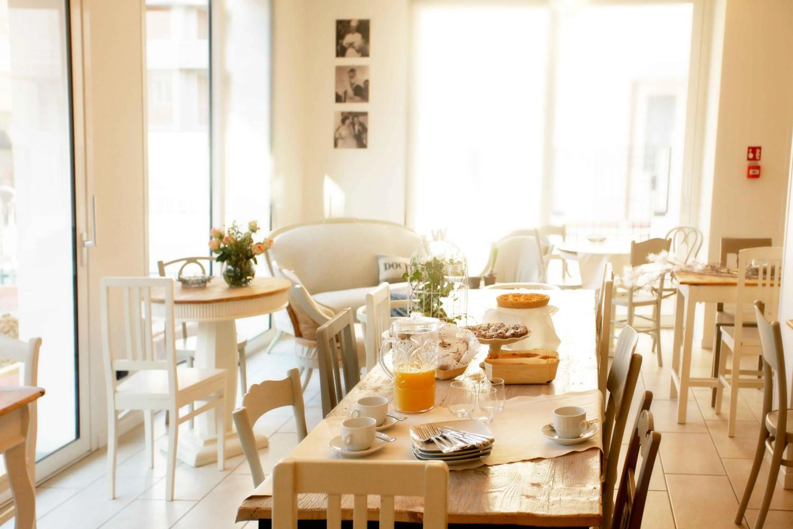 Restaurant/places to eat in D-Place Hotel & Suite