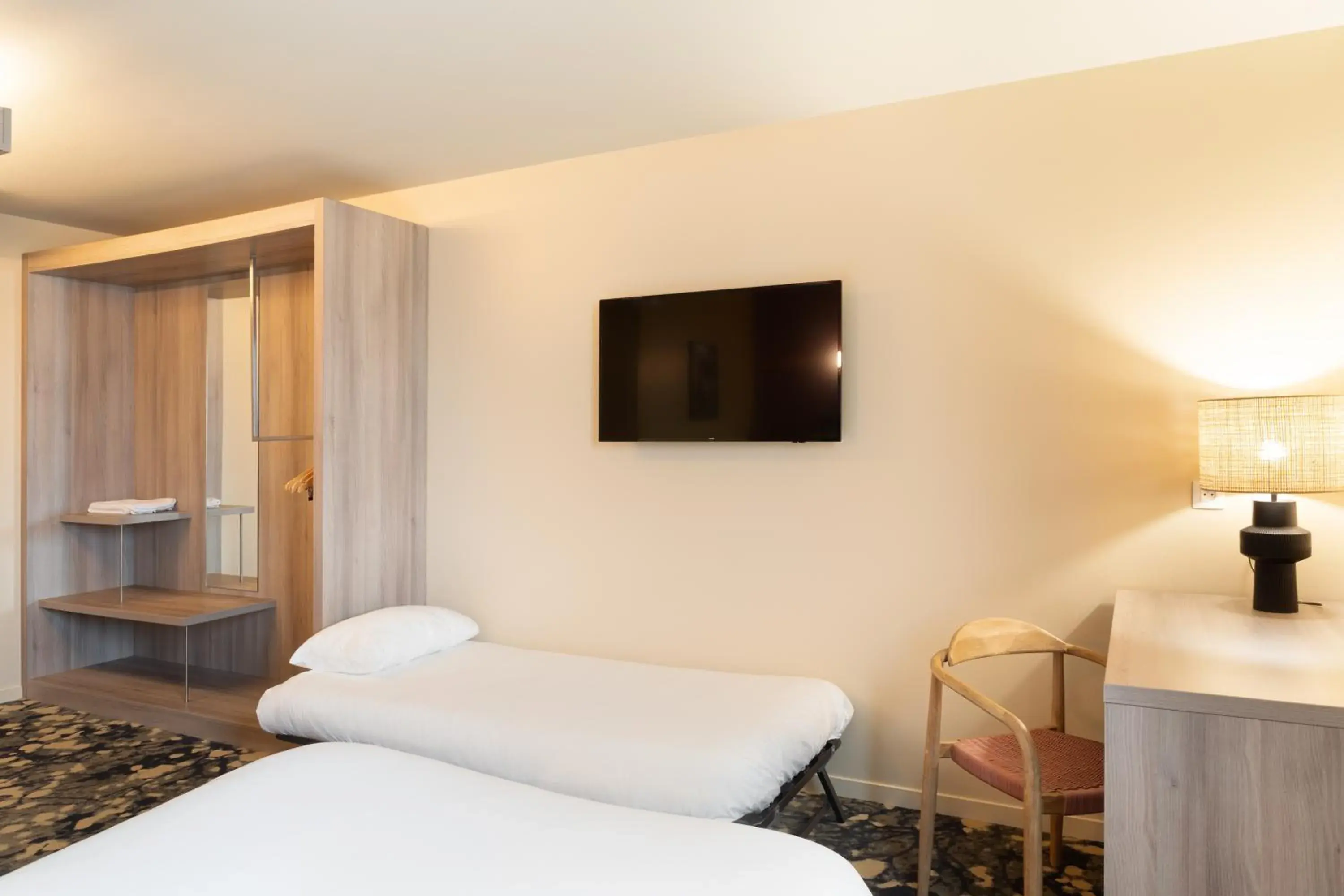 Superior Room with One Double Bed and Sofa Bed in ibis Styles Versailles Saint Quentin en Yvelines Superior Room with One Double Bed and Sofa Bed in ibis Styles Versailles Saint Quentin en Yvelines