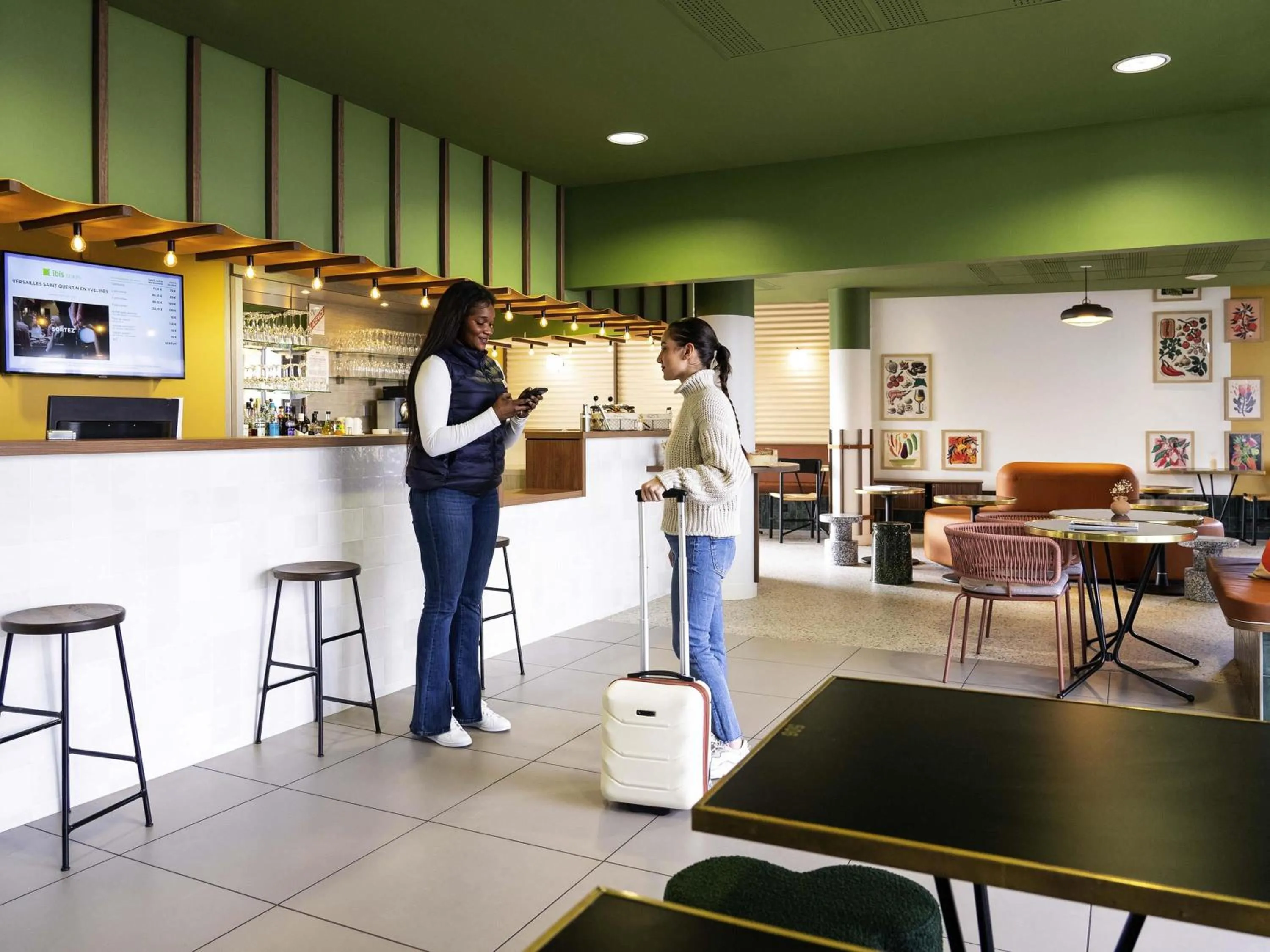 Lounge or bar in ibis Styles Versailles Saint Quentin en Yvelines