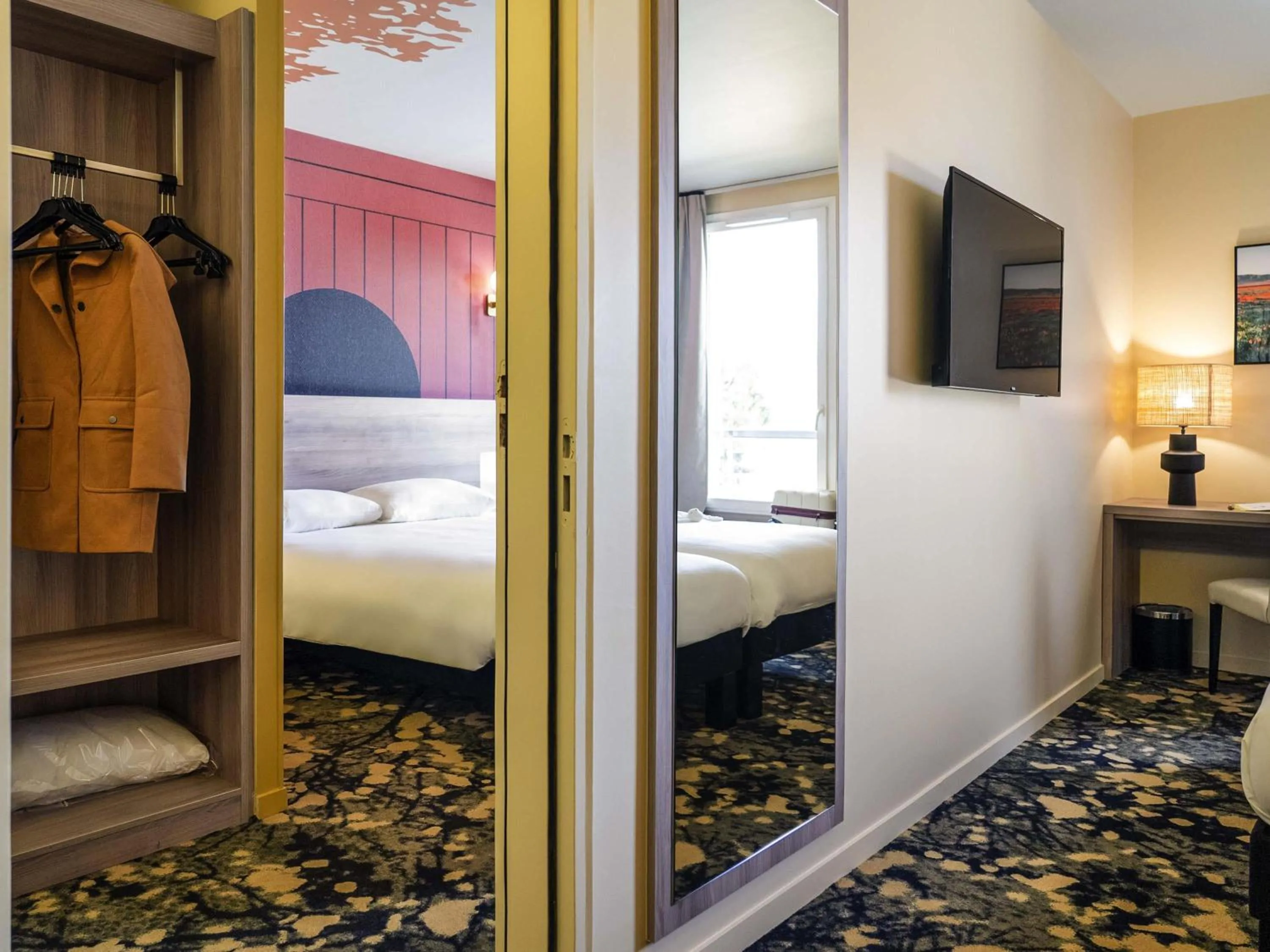 Bedroom, Bed in ibis Styles Versailles Saint Quentin en Yvelines