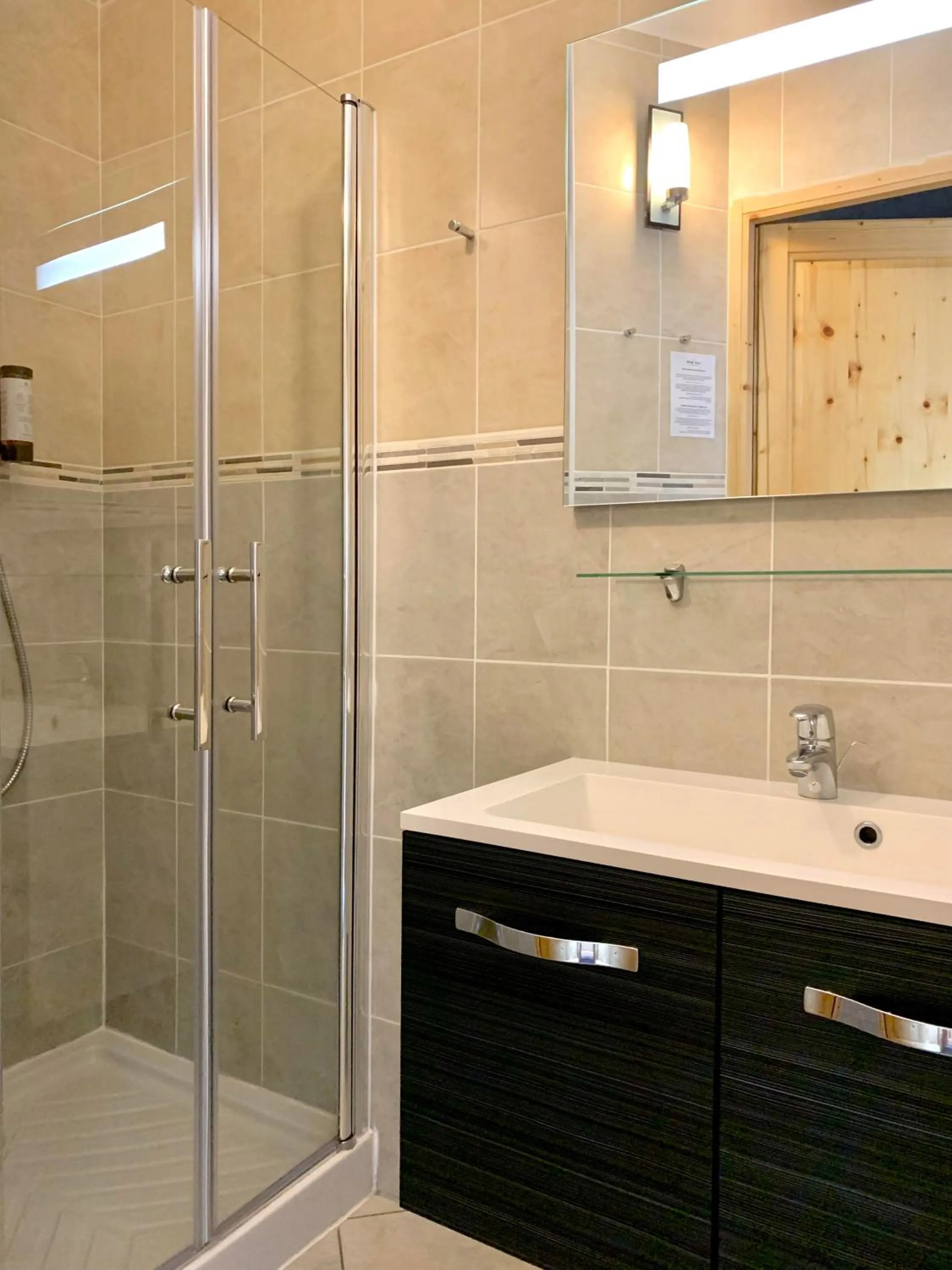 Bathroom in Hotel Lac Bleu 1650