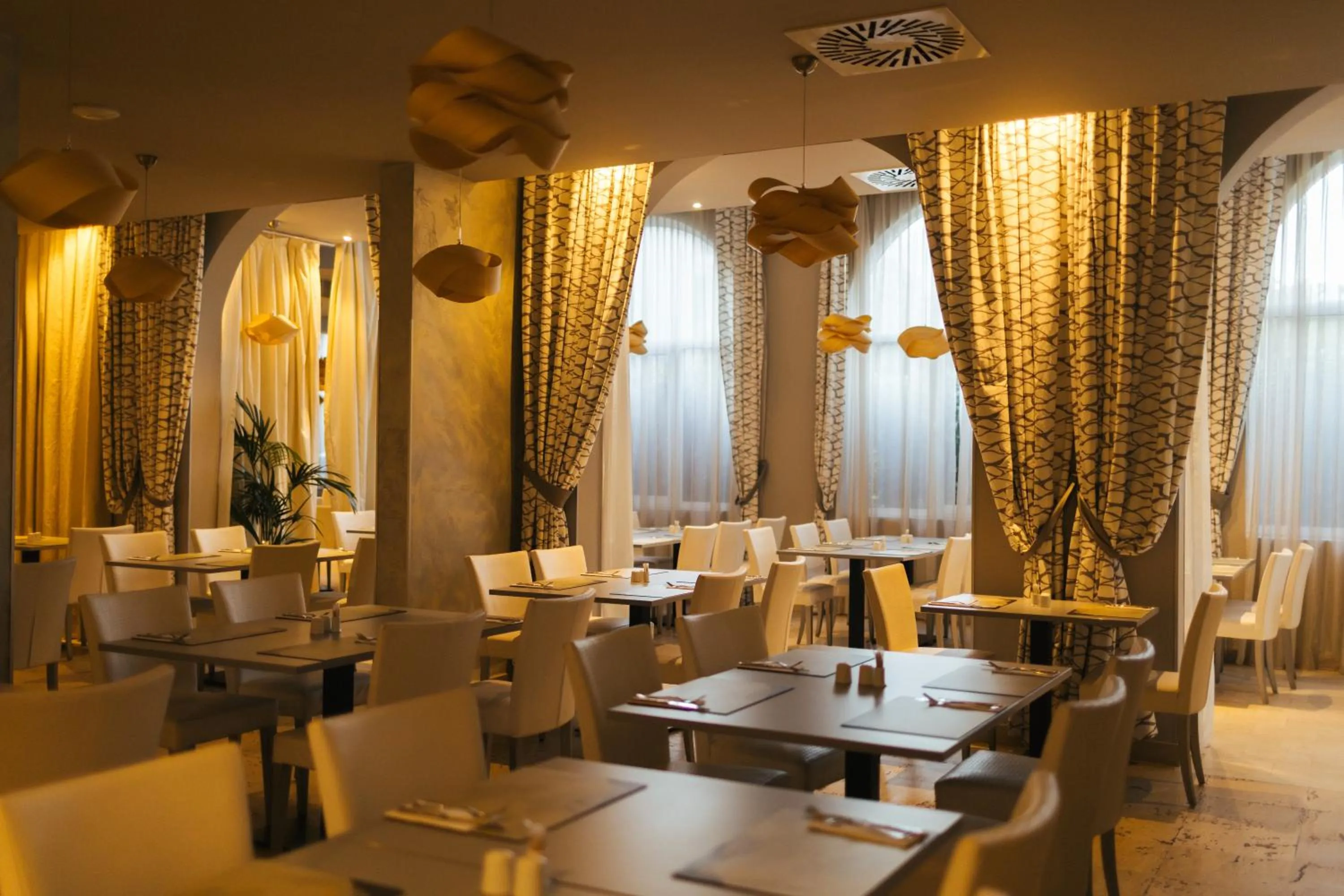 Restaurant/places to eat in Hotel Palma
