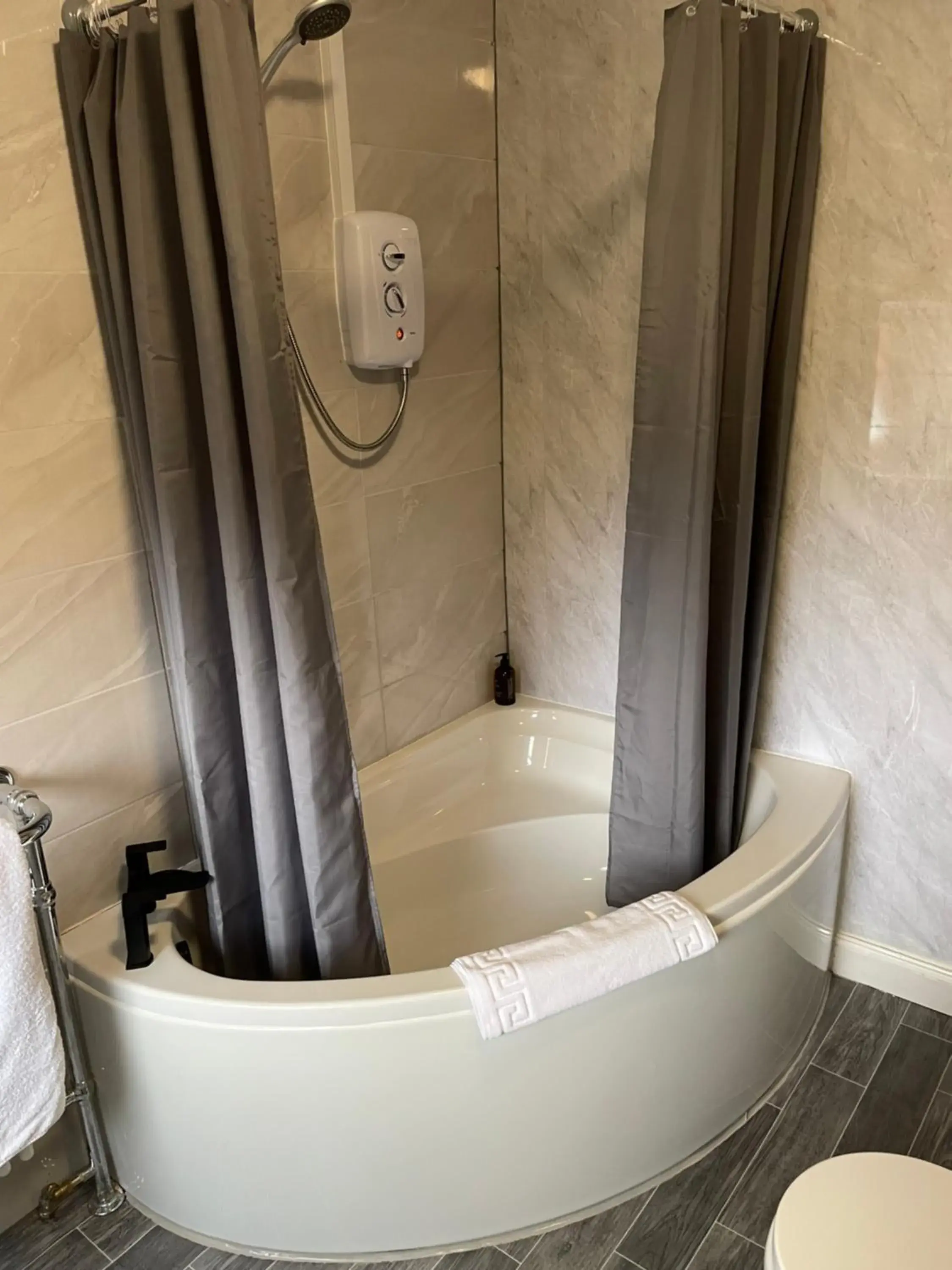 King Suite with Sofa Bed in Barons Court Hotel King Suite with Sofa Bed in Barons Court Hotel