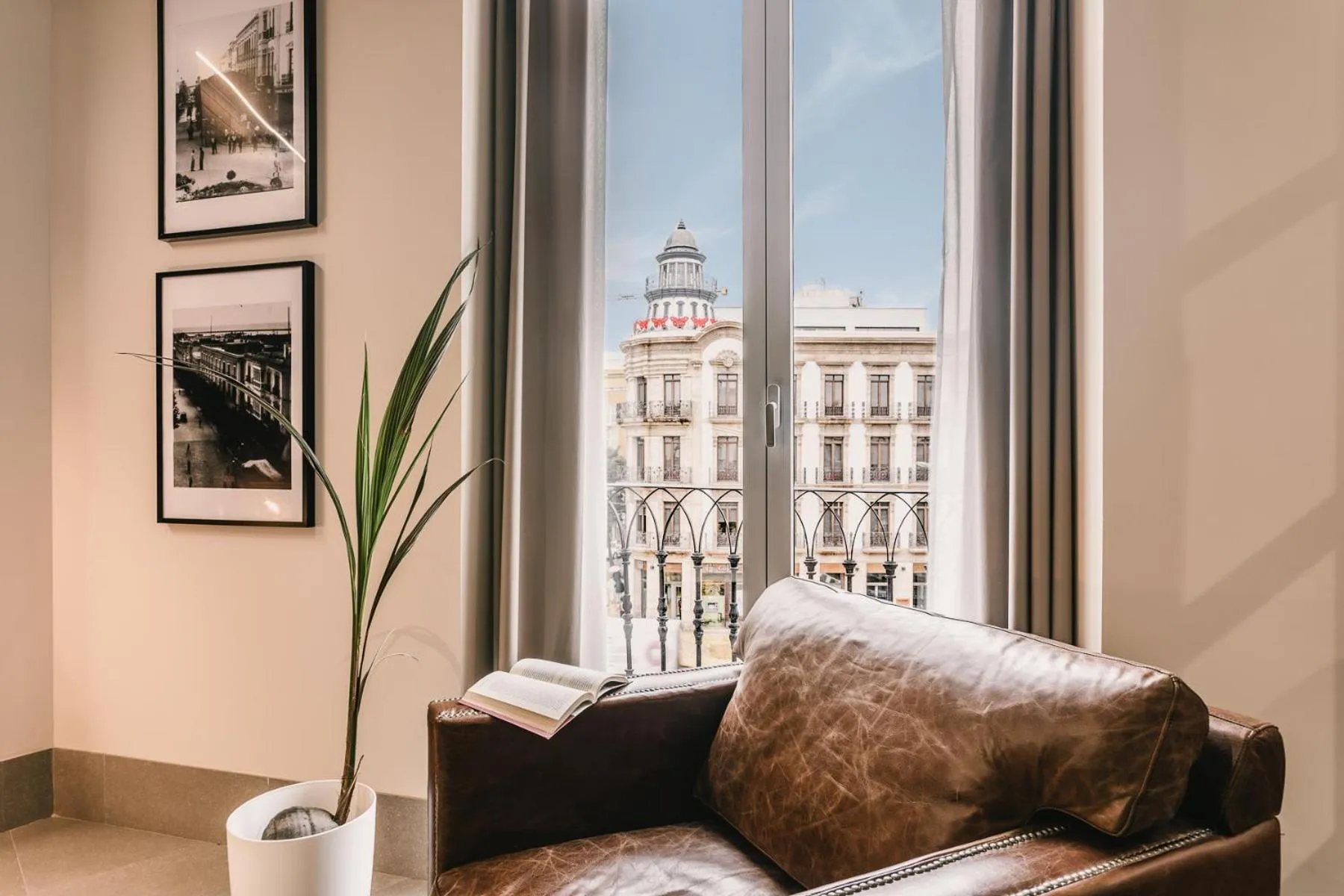 Living room in HO Puerta de Purchena By Olivencia