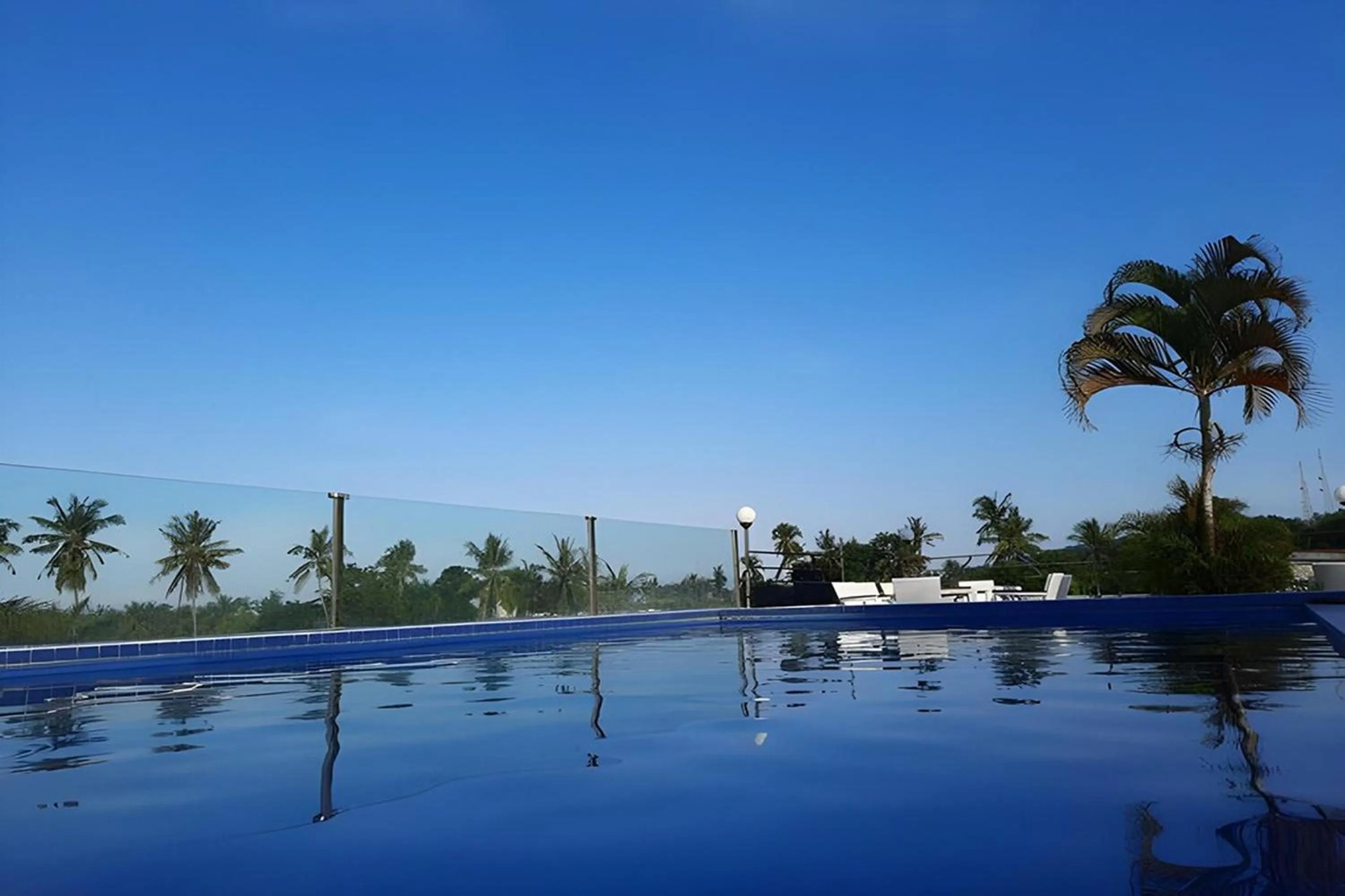 Swimming pool in Taman Unique Hotel Senggigi